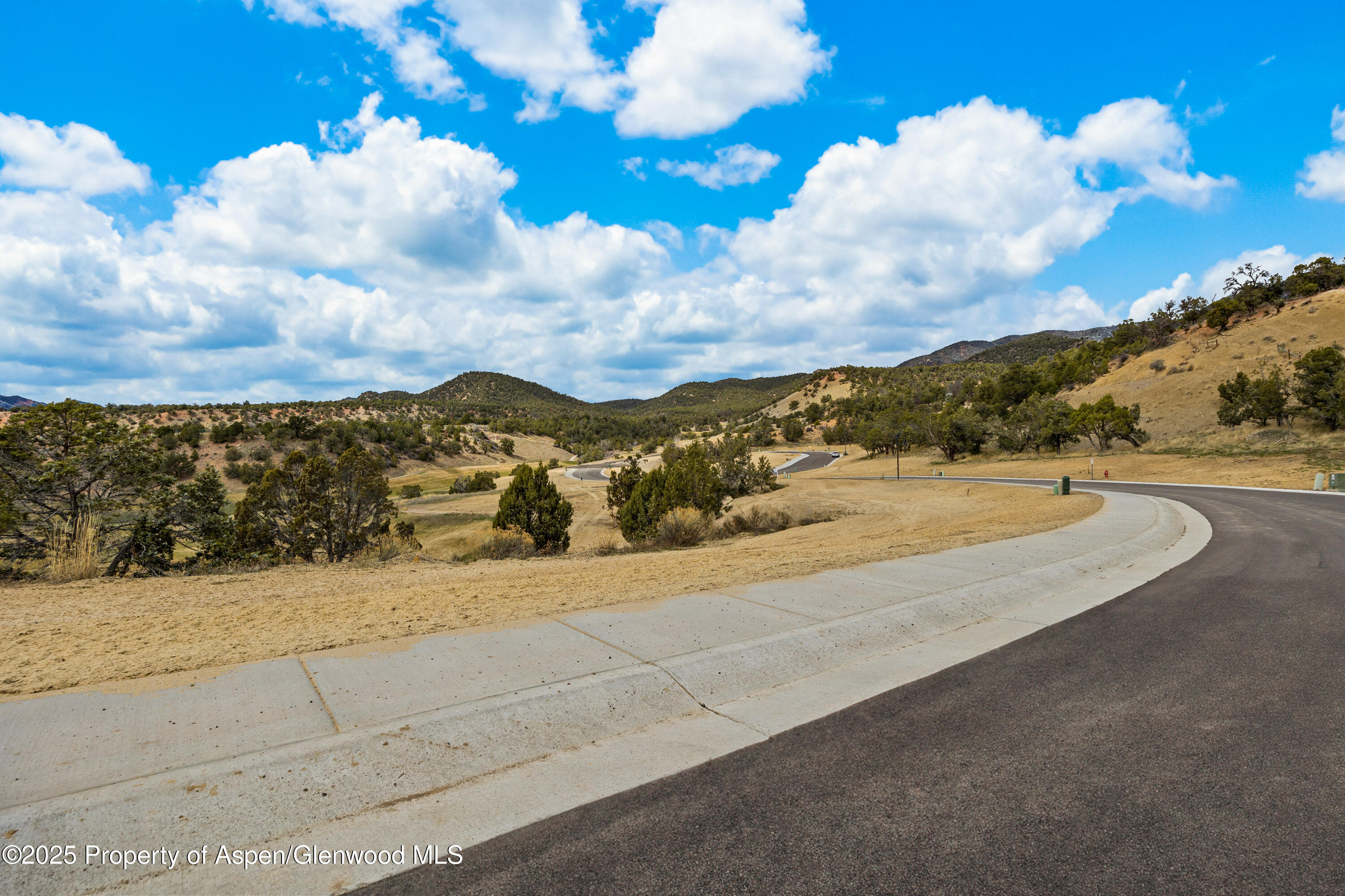 571 Deer Valley Drive Property Photo 6