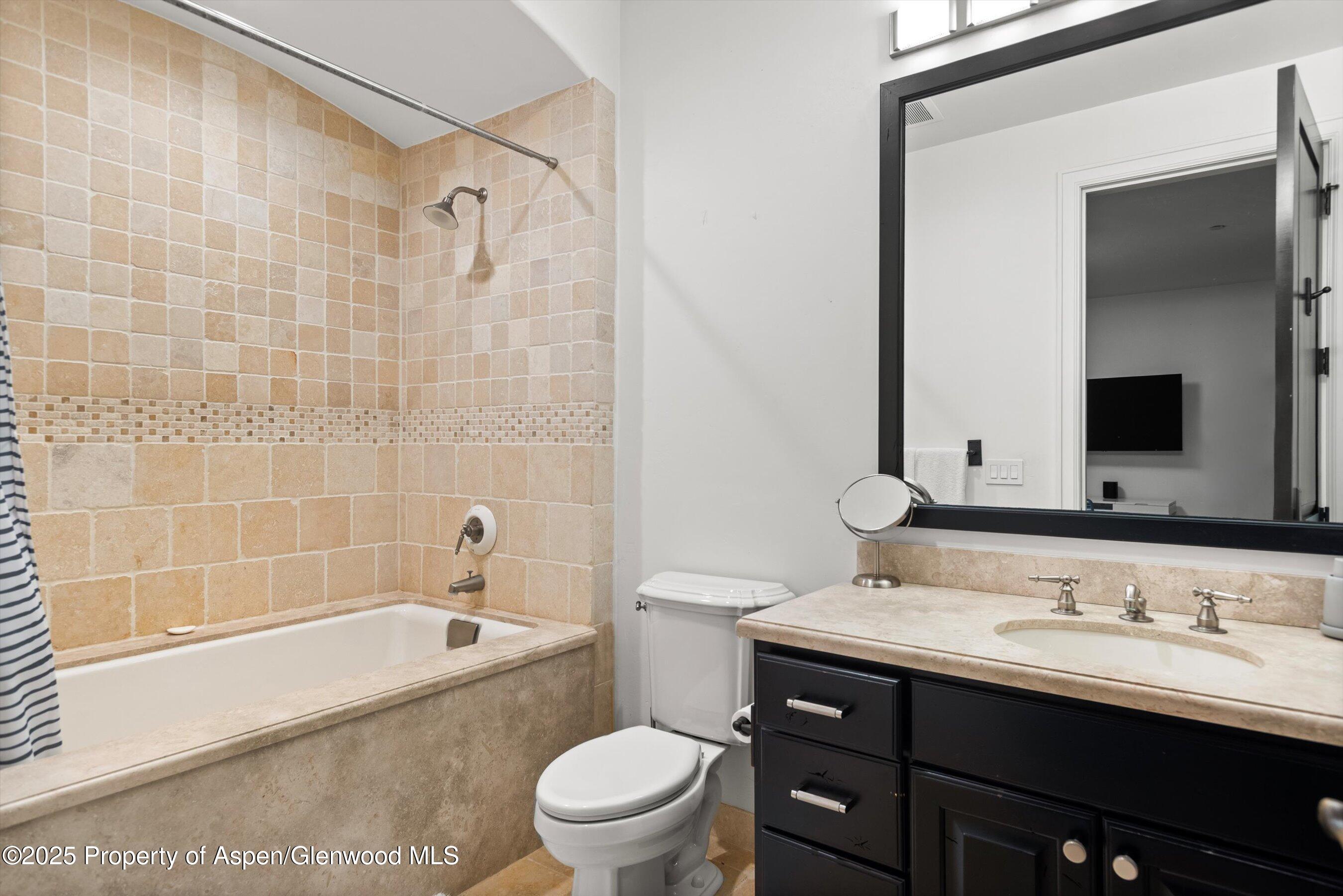 289 Exhibition Lane Property Photo 25