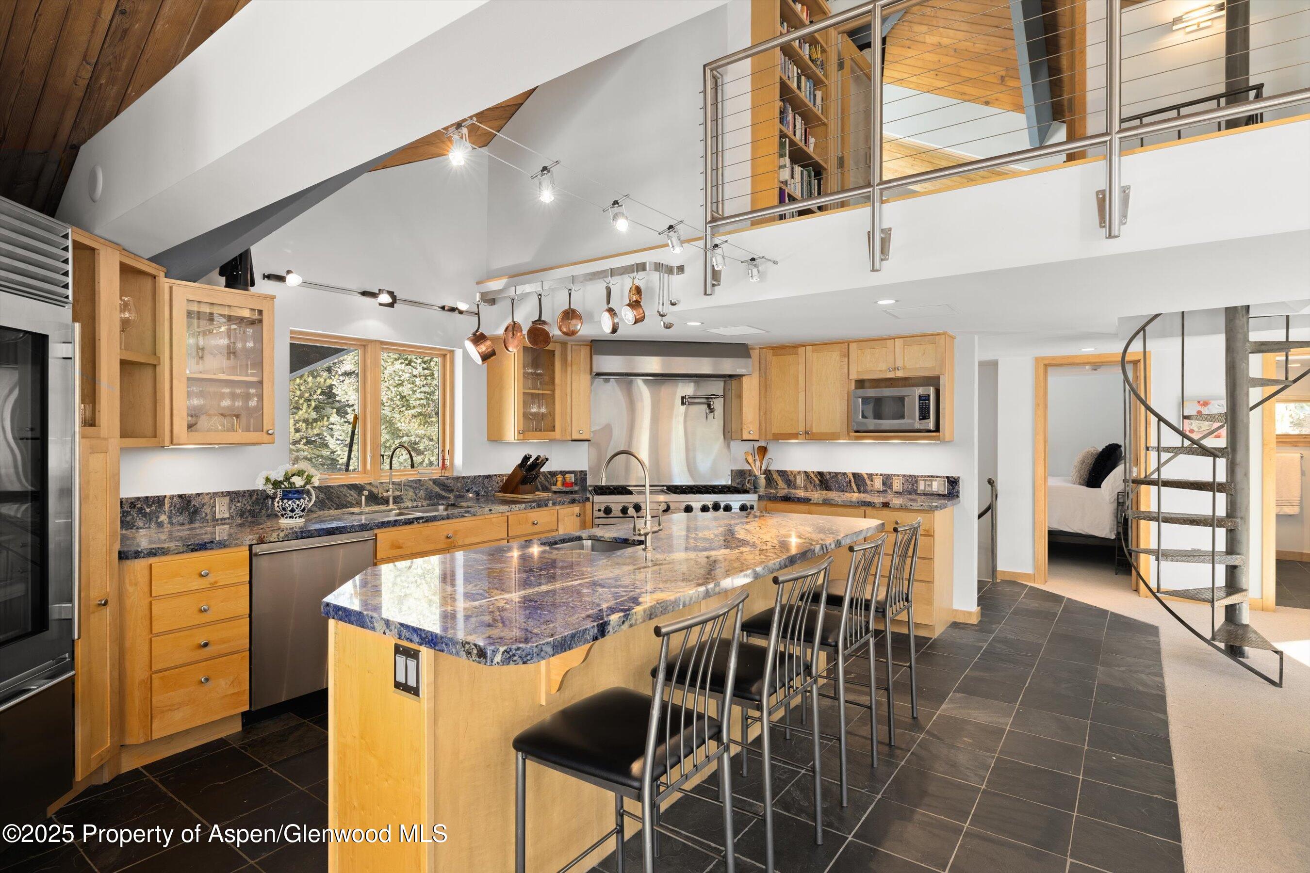 201 Midland Avenue Property Photo 7
