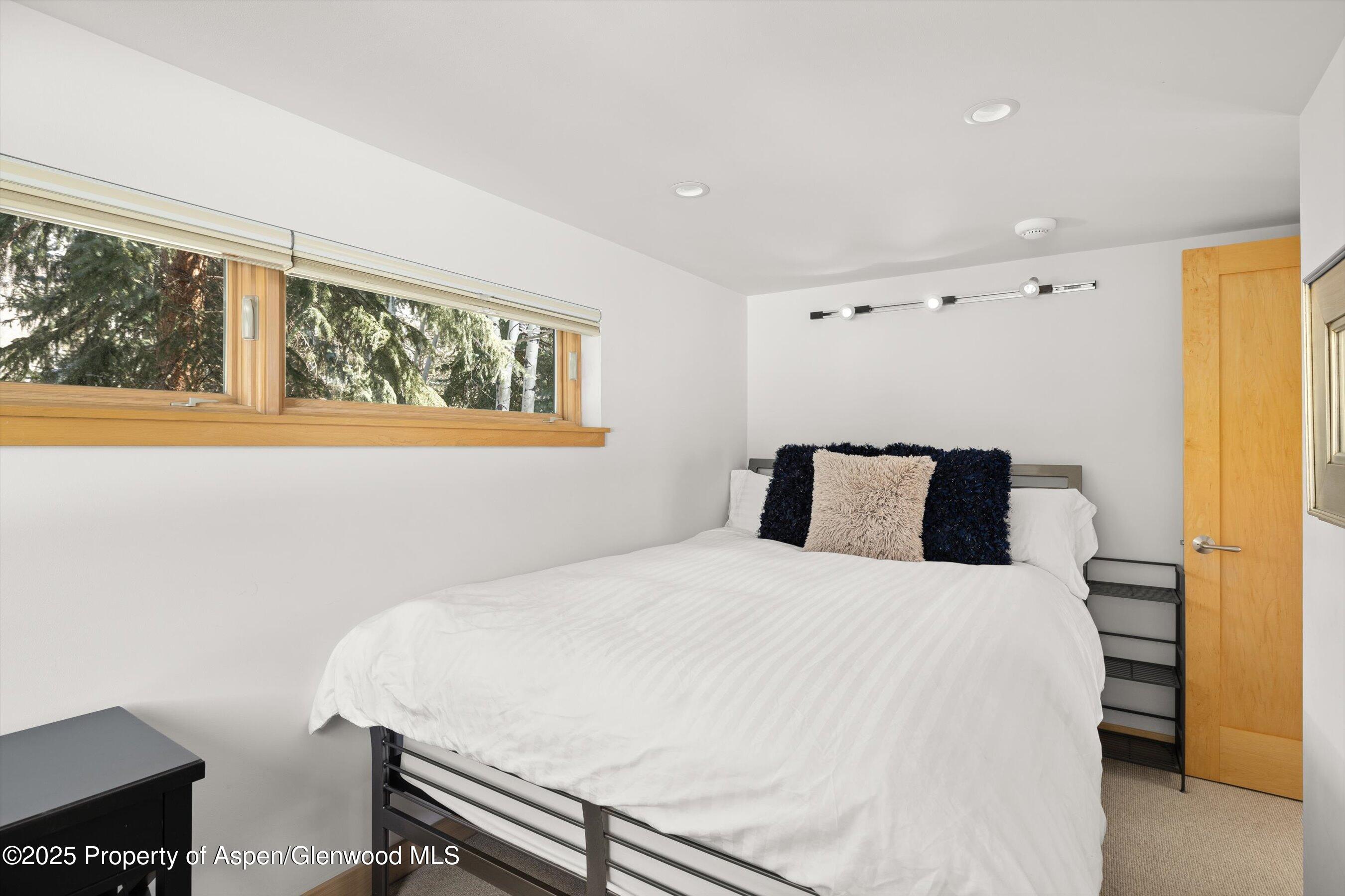 201 Midland Avenue Property Photo 22