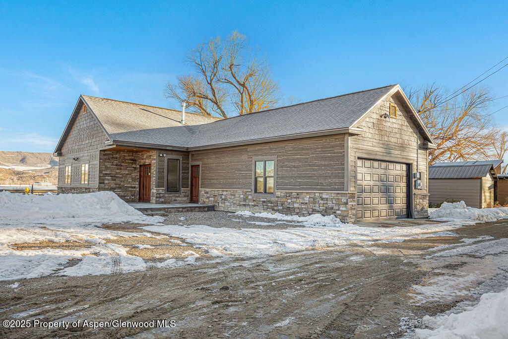 527 E Lincoln Avenue Property Photo 1