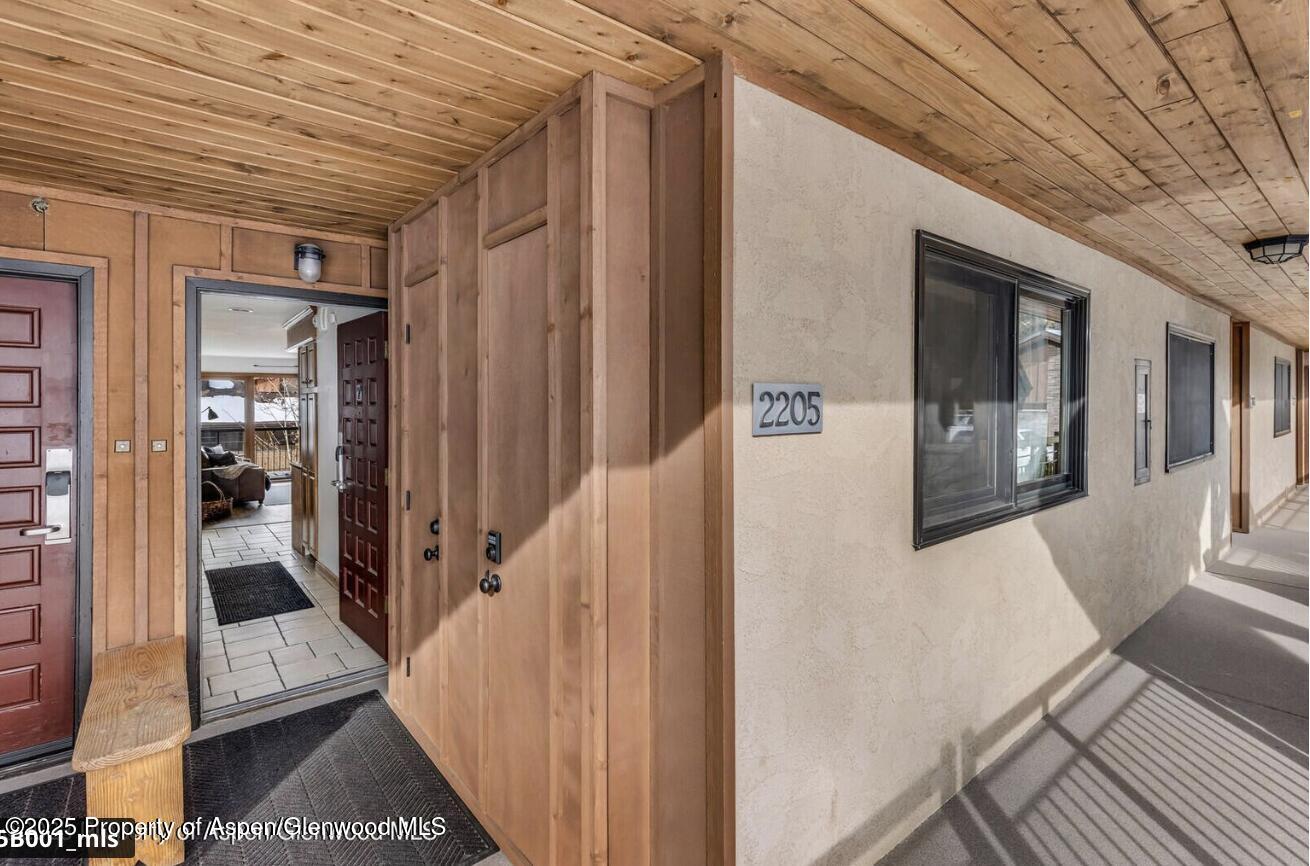 400 Wood Road, B-2205 Property Photo