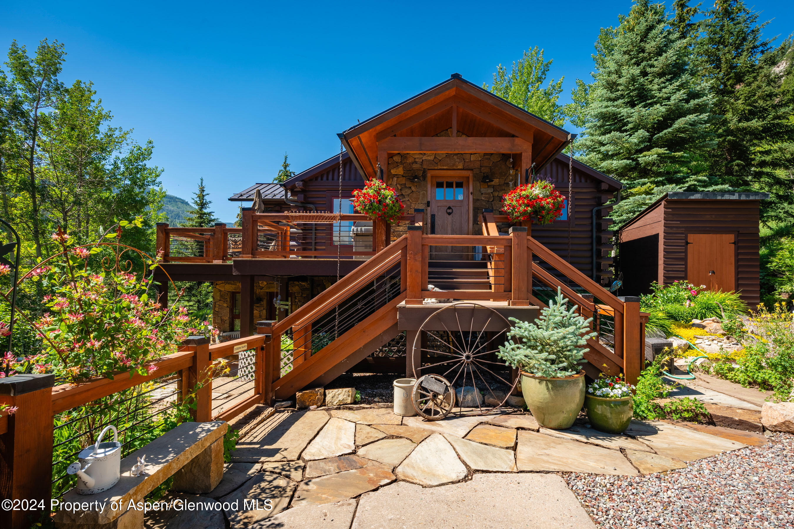 389 Elk Mountain Drive Property Photo 7