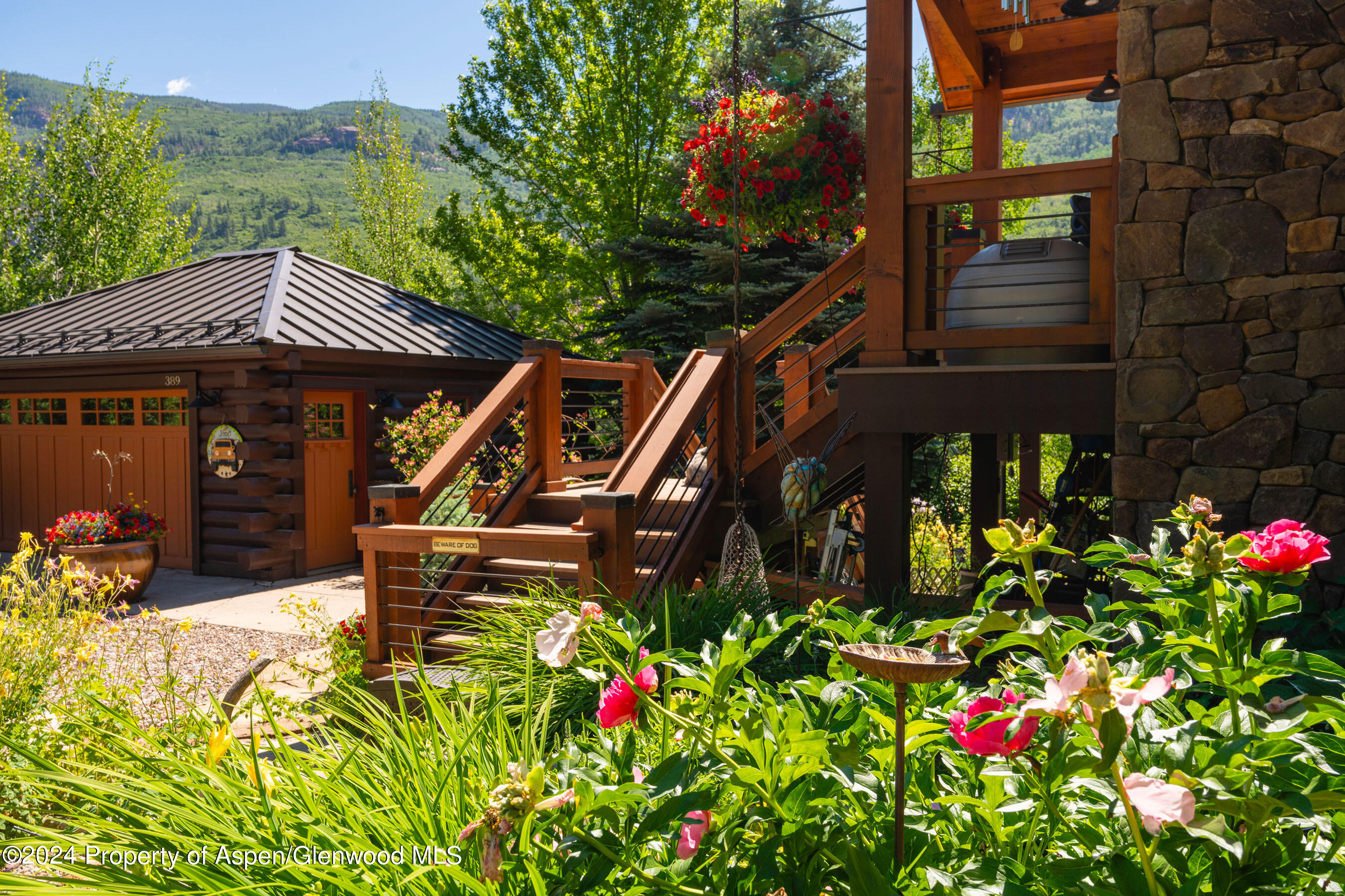 389 Elk Mountain Drive Property Photo 8