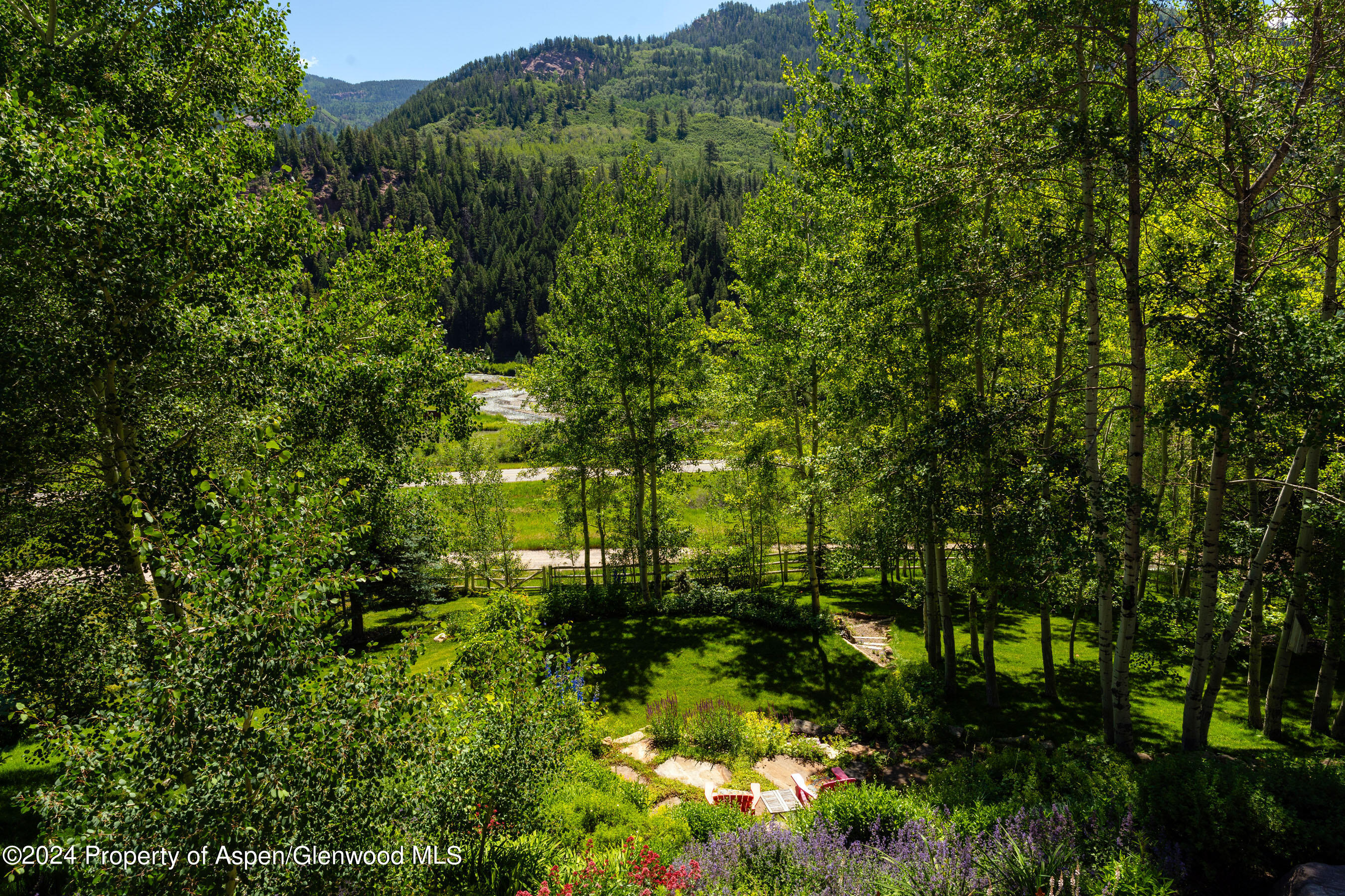 389 Elk Mountain Drive Property Photo 11