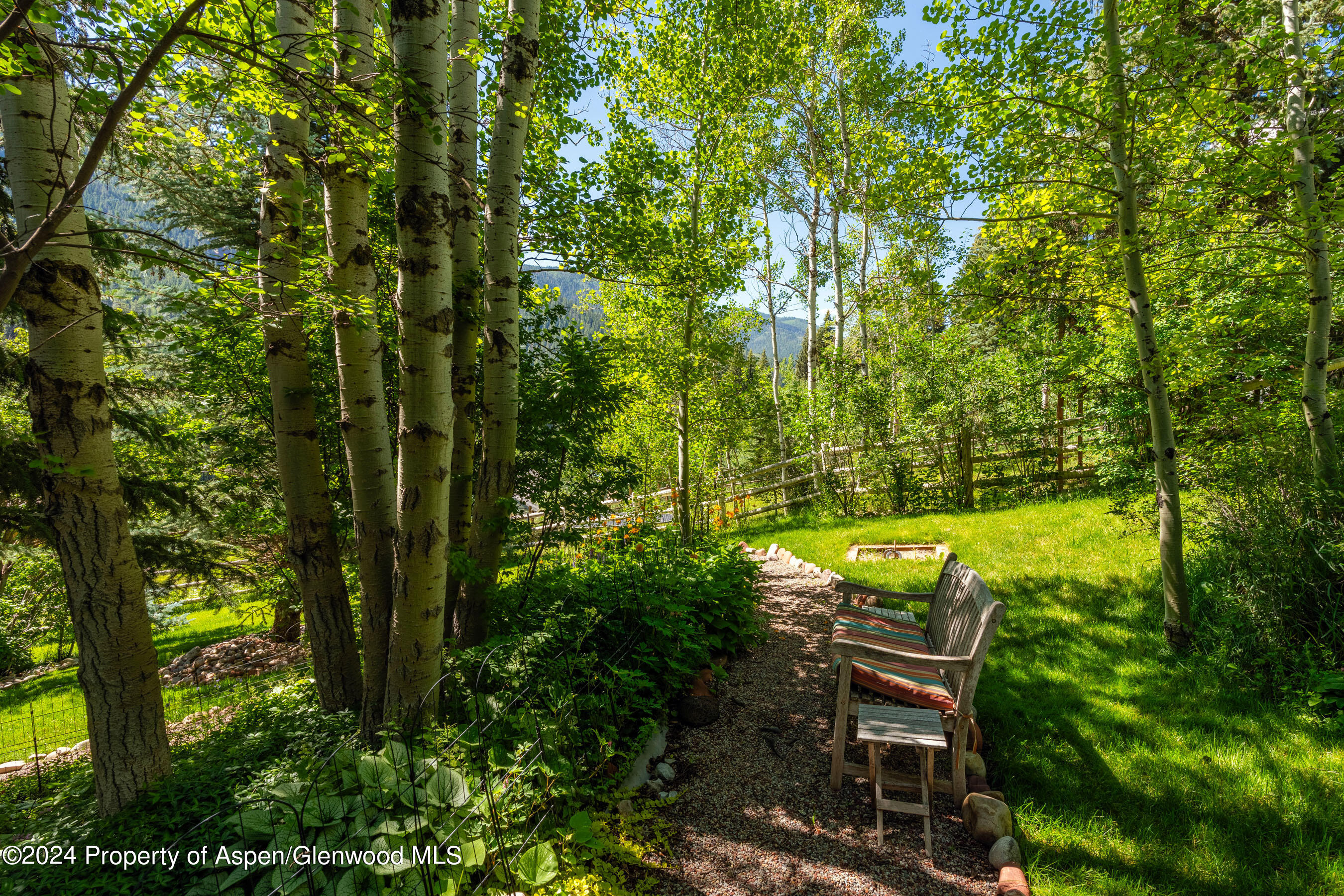 389 Elk Mountain Drive Property Photo 15