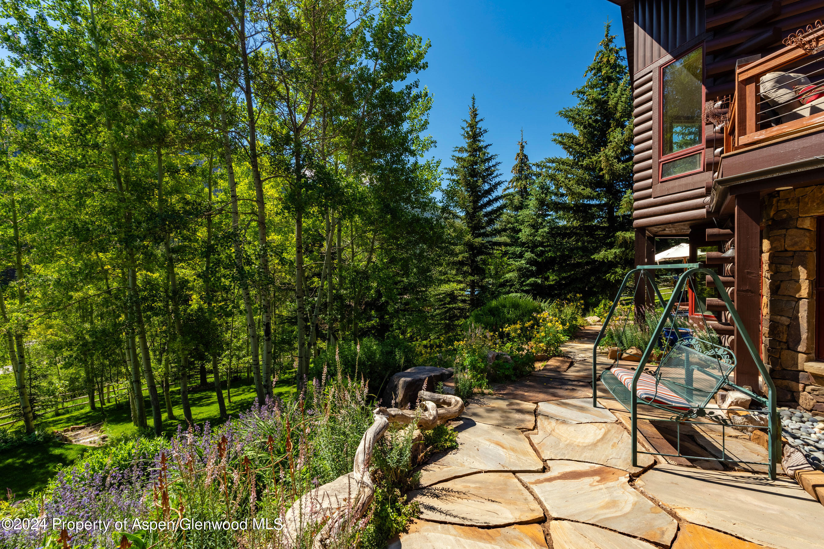 389 Elk Mountain Drive Property Photo 16