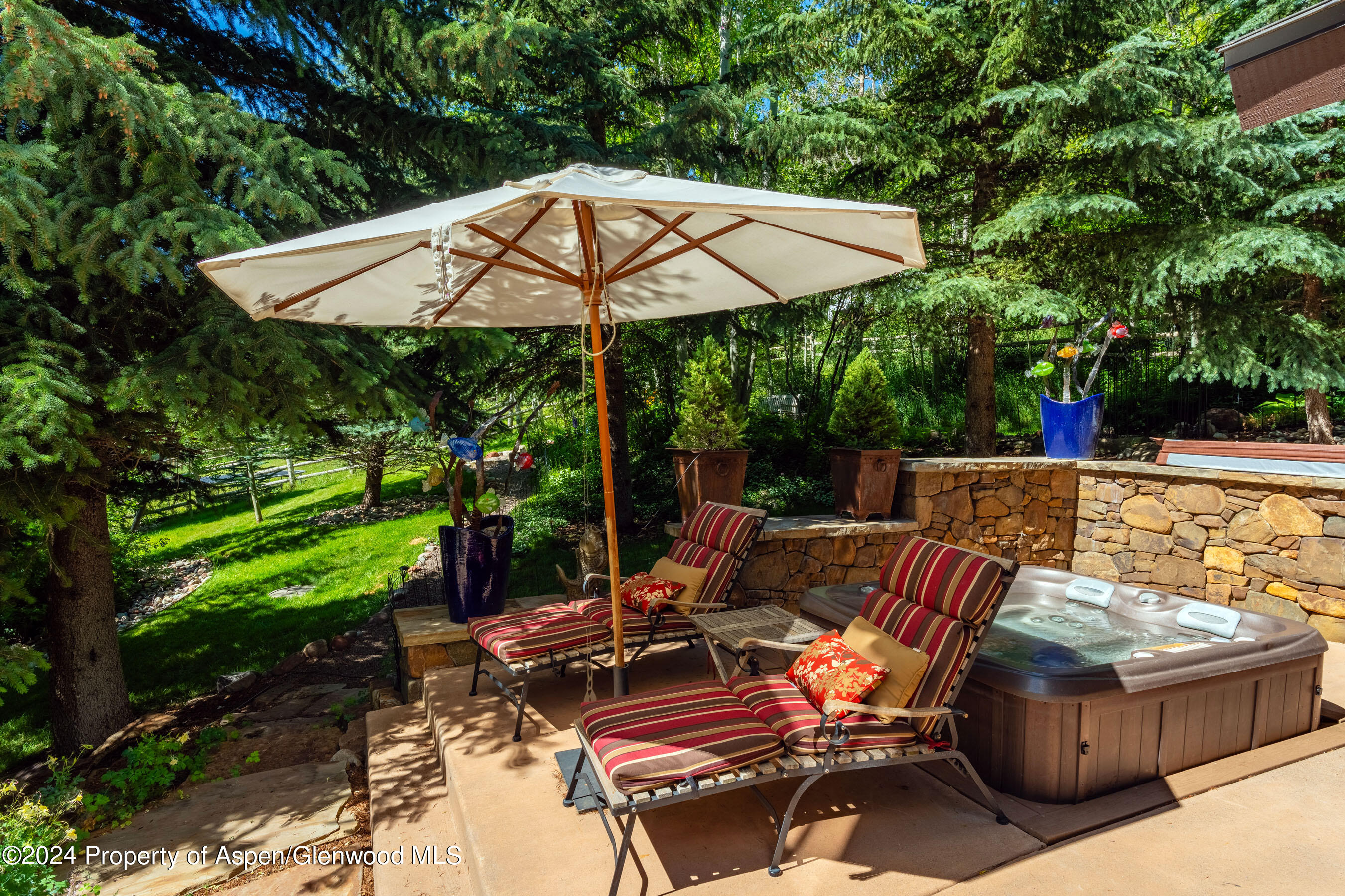 389 Elk Mountain Drive Property Photo 17