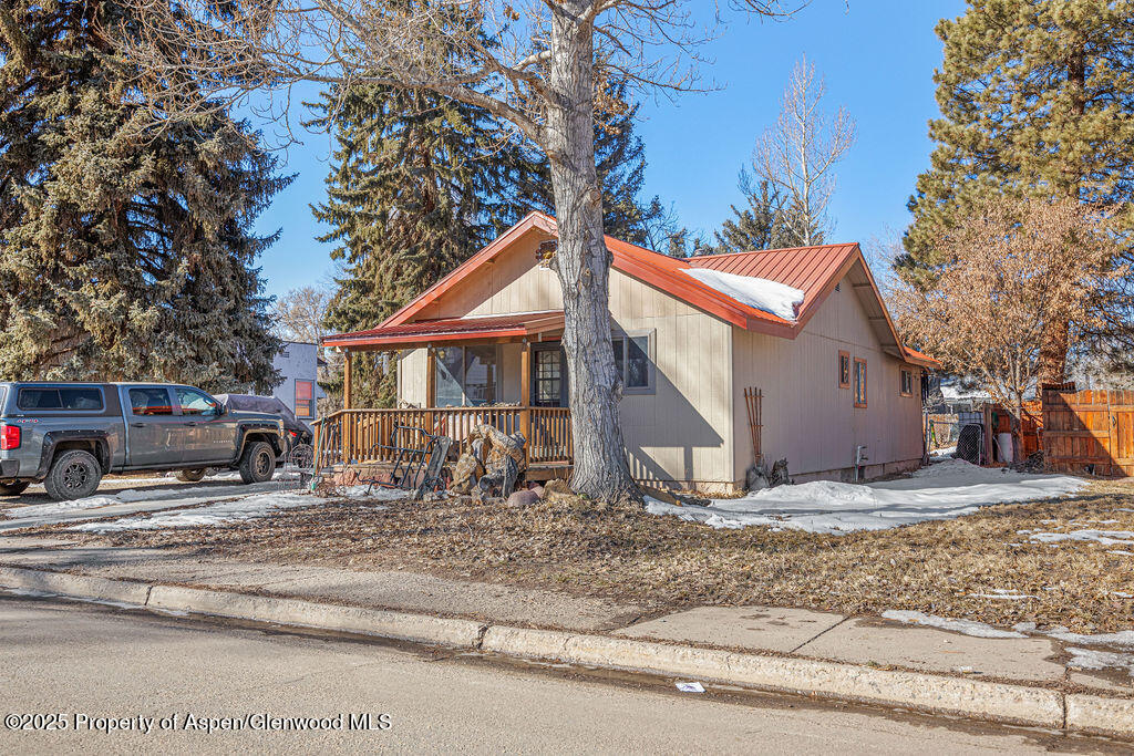 640 School Street Property Photo 2