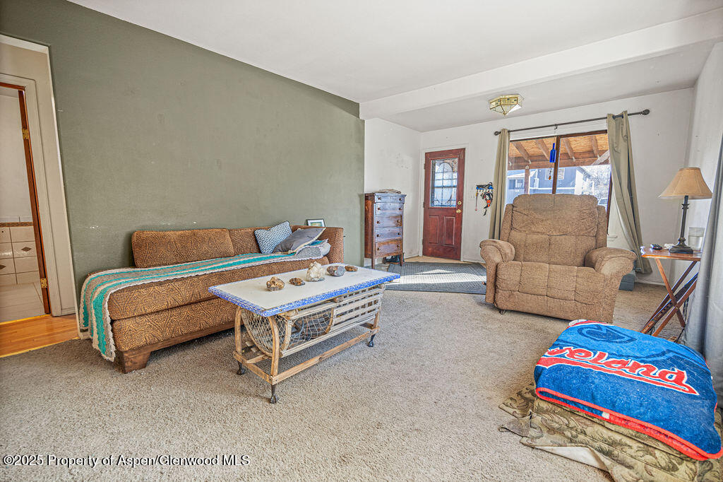 640 School Street Property Photo 9