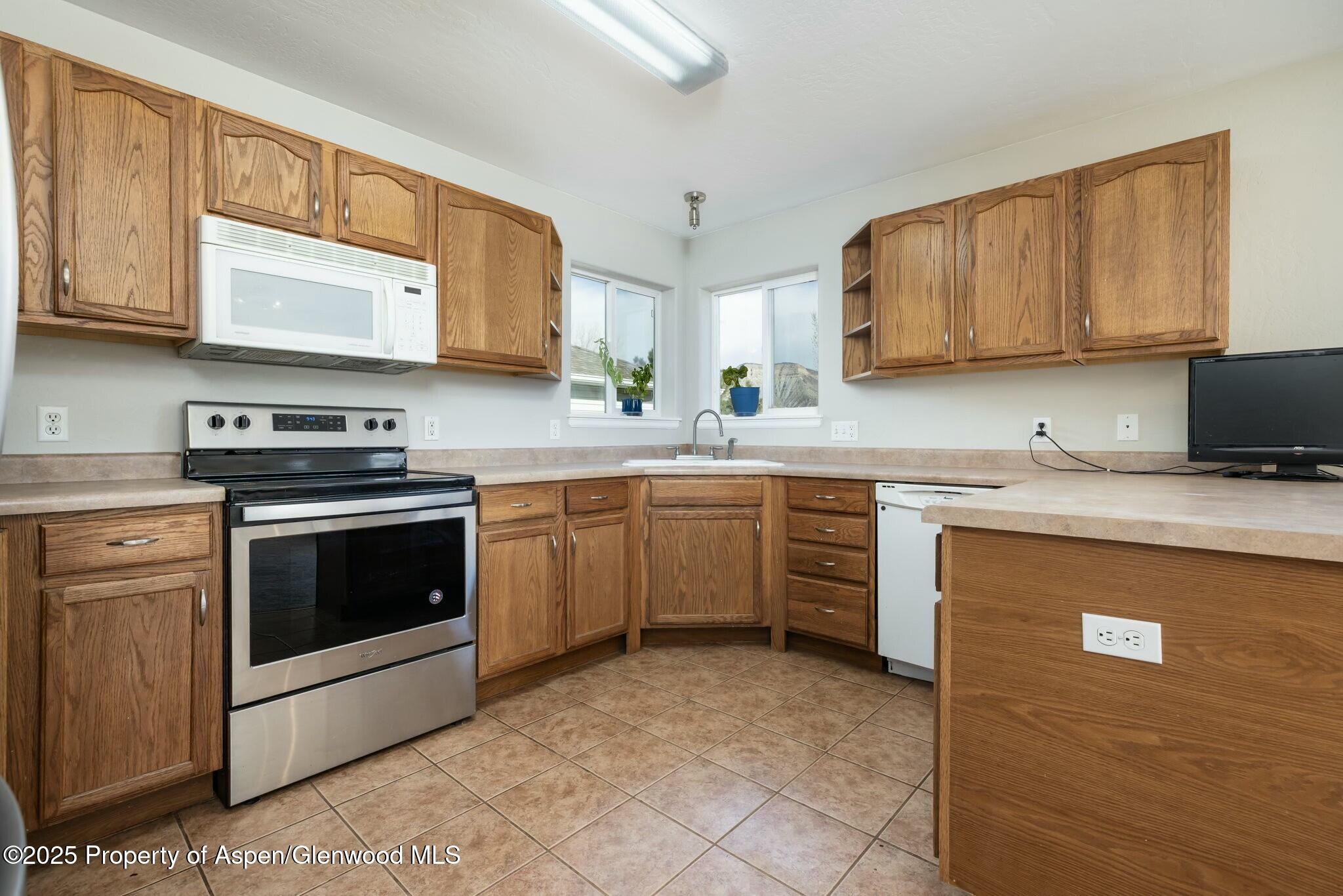 13 Pinetree Place Property Photo 4
