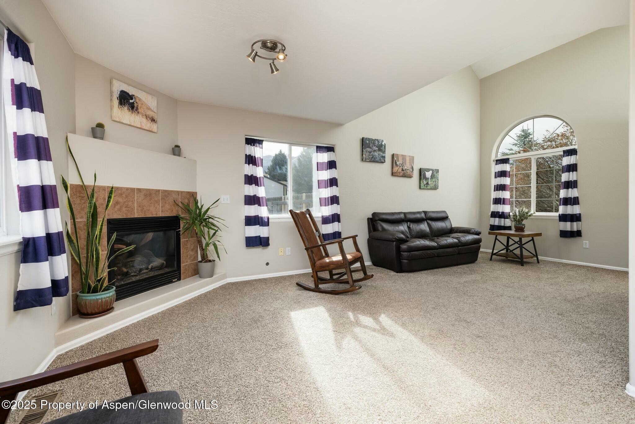 13 Pinetree Place Property Photo 6
