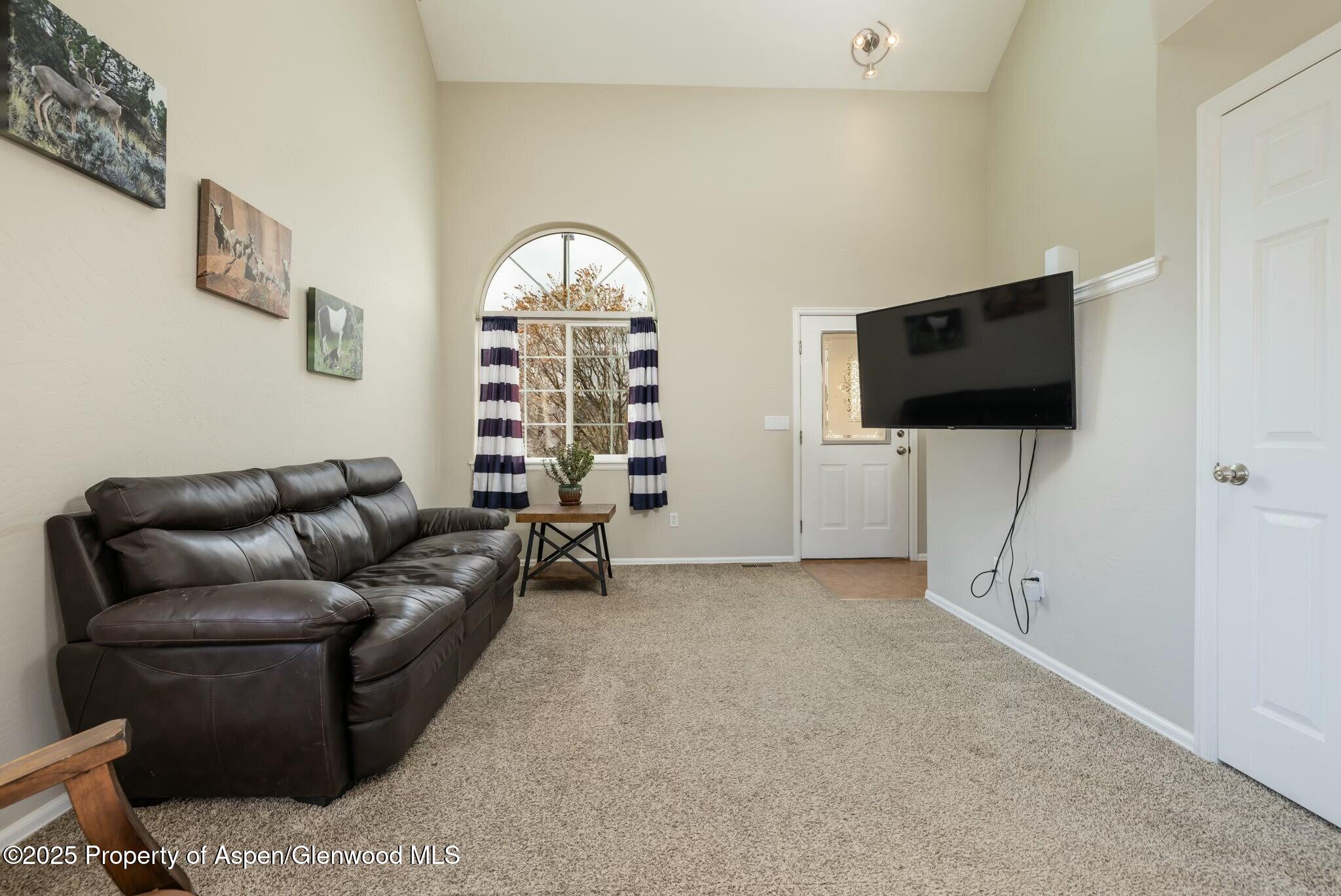 13 Pinetree Place Property Photo 8