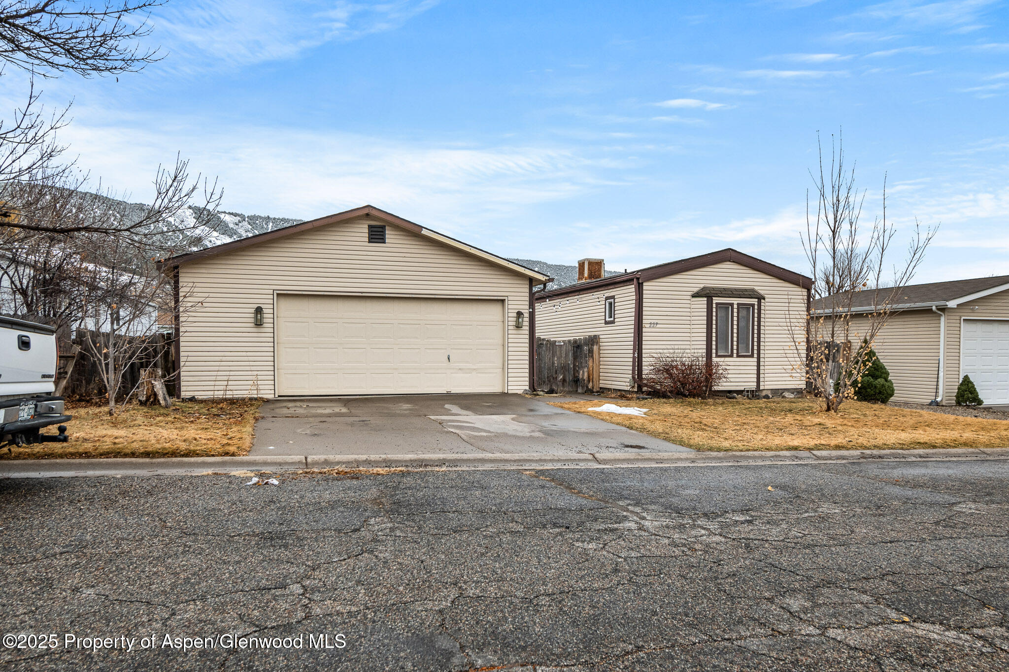 227 E Tamarack Circle Property Photo 1