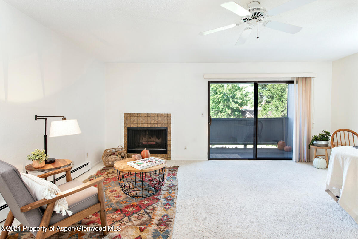 1527 Blake Avenue, 304 Property Photo 1
