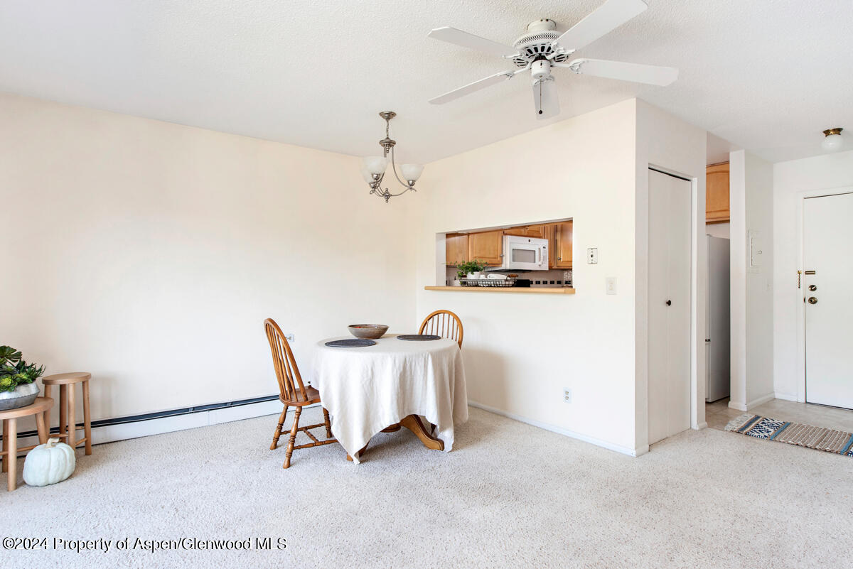 1527 Blake Avenue, 304 Property Photo 4