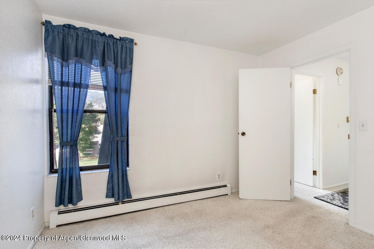 1527 Blake Avenue, 304 Property Photo 10