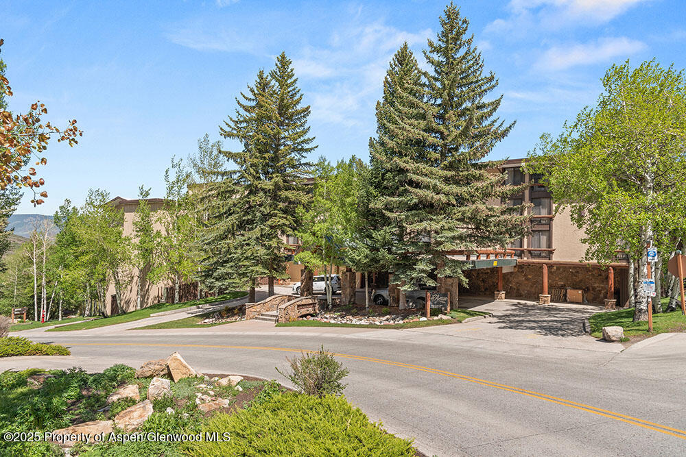 300 Carriage Way, 601 Property Photo 2
