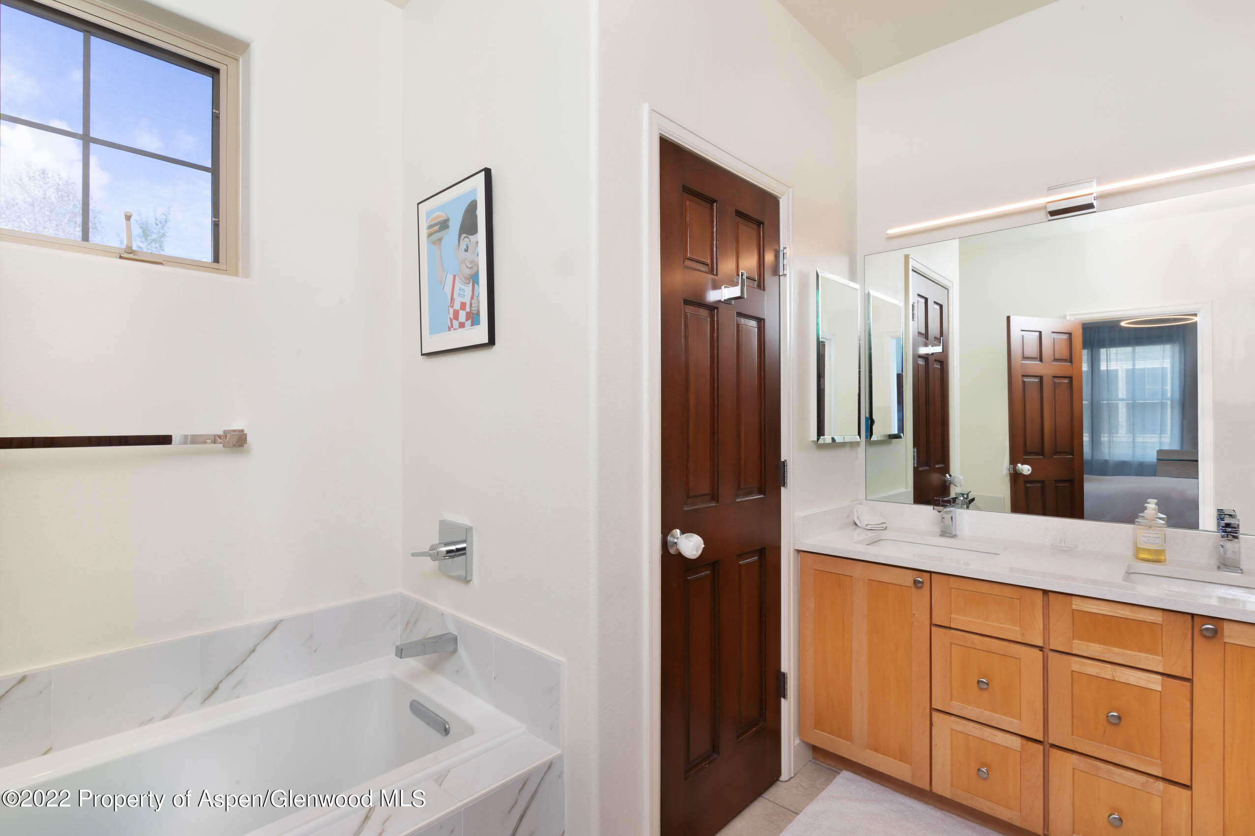 614 Evans Court Property Photo 8