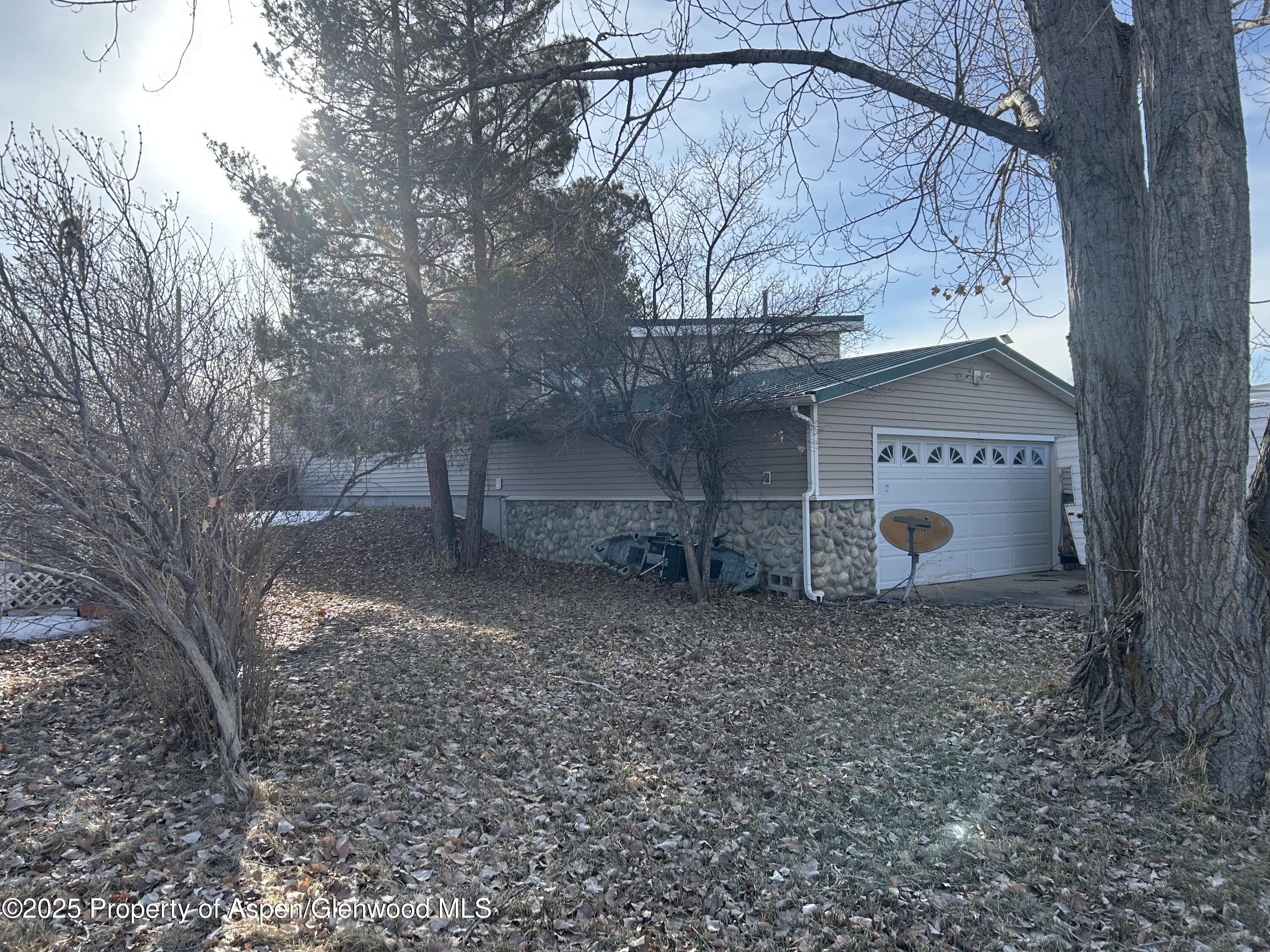 335 Woodbury Drive Property Photo 2