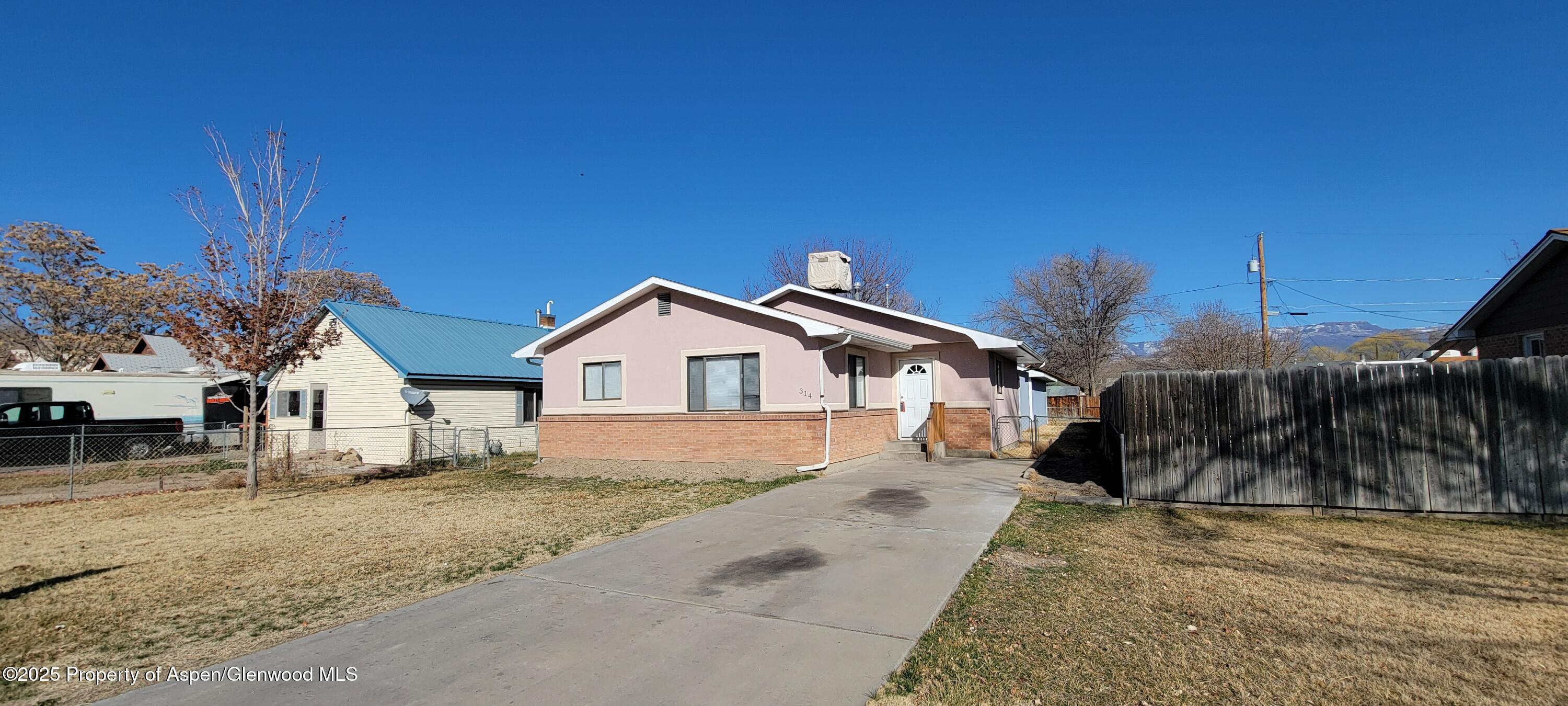 314 3rd Street Property Photo 2