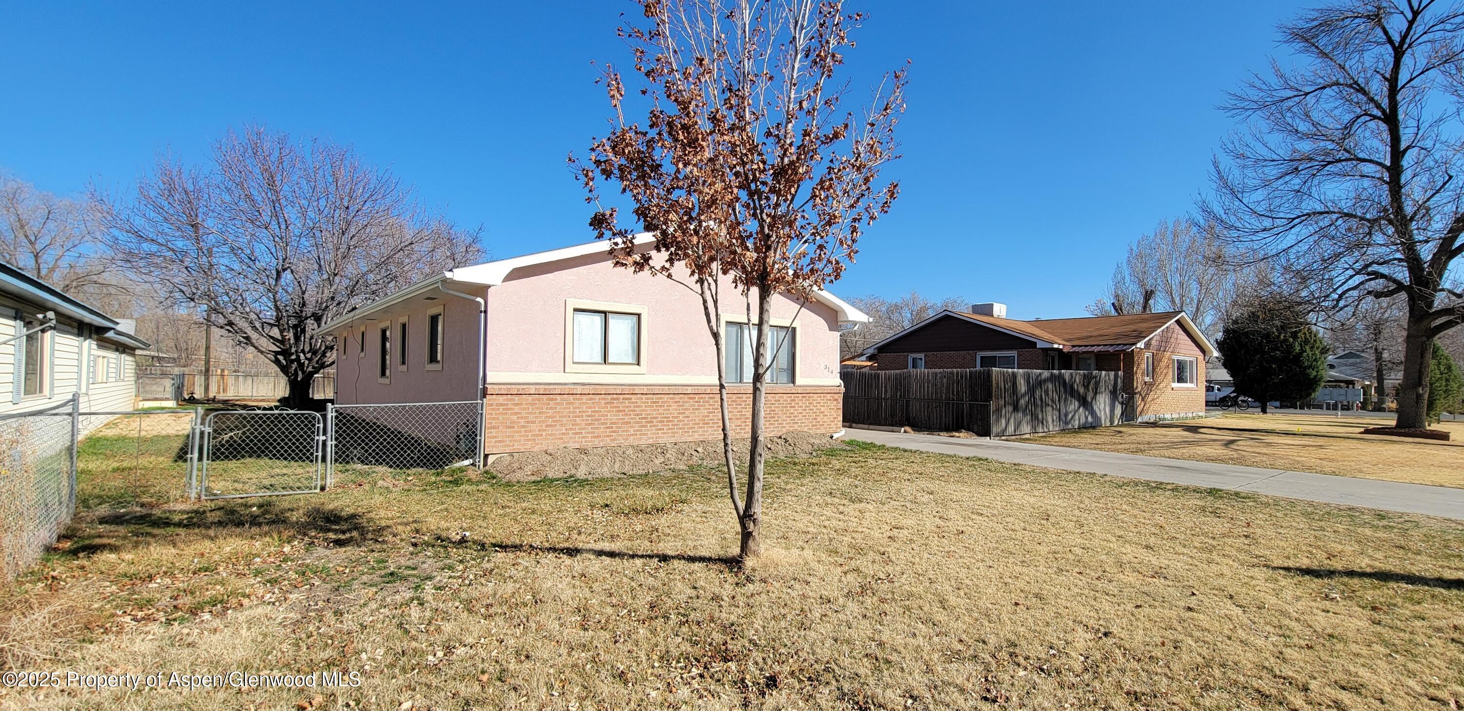 314 3rd Street Property Photo 3