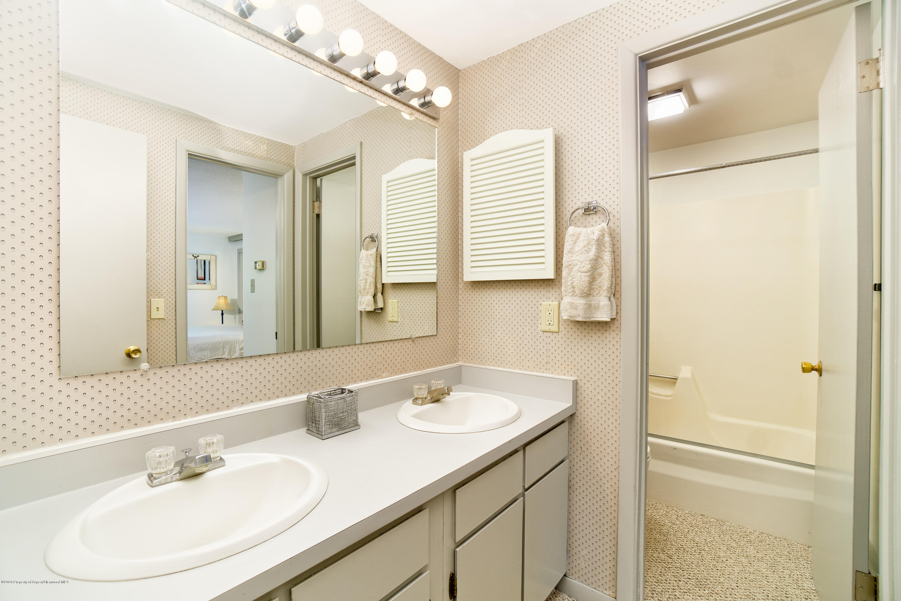 935 E Hopkins Avenue 6 Property Photo 10