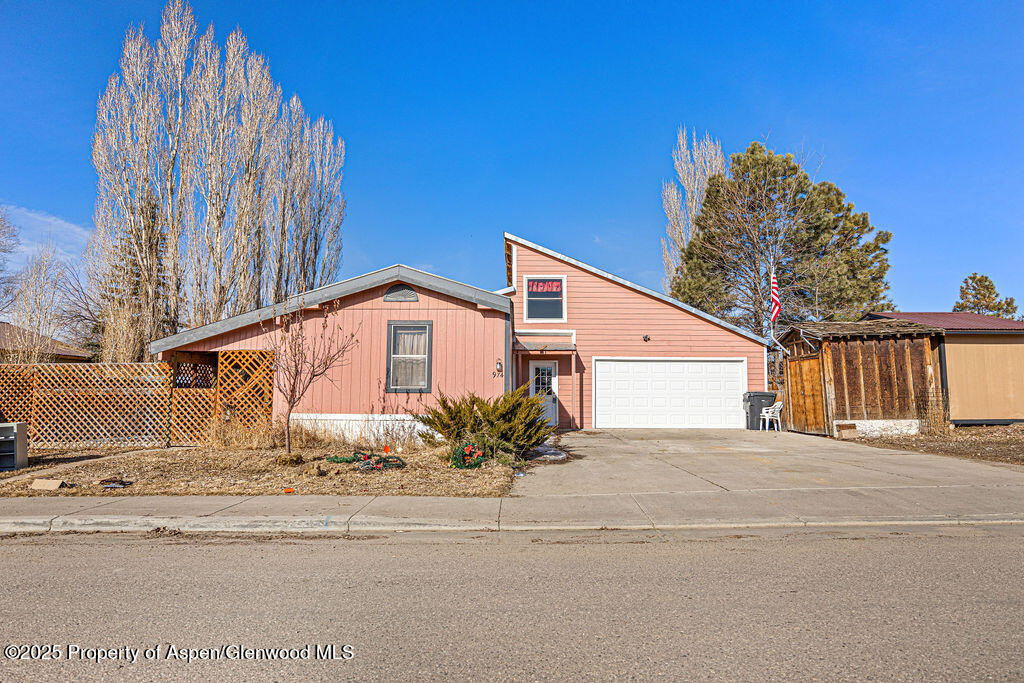 974 Aspen Avenue Property Photo 1