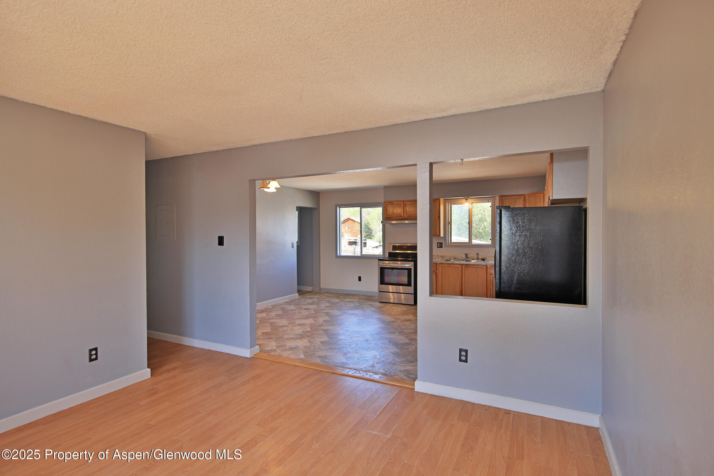 528 Oakbrush Circle, 2 Property Photo 5