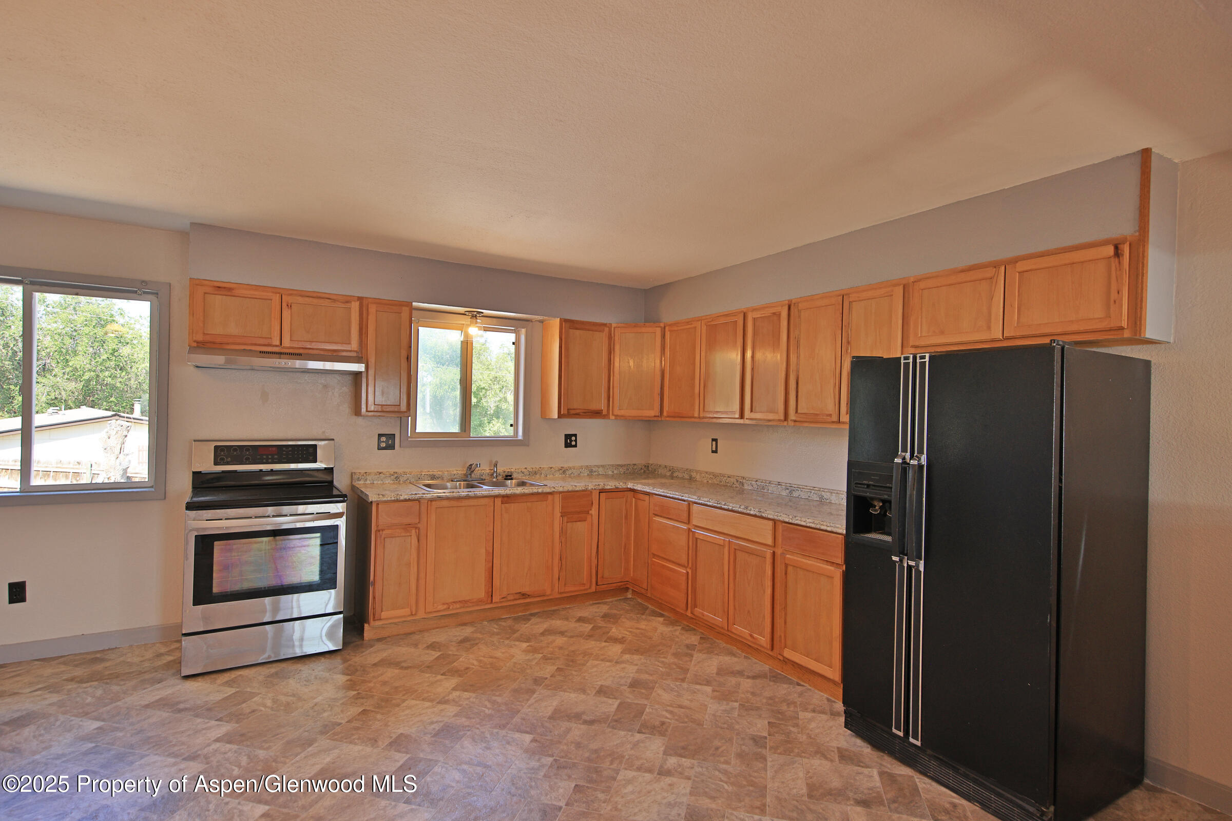 528 Oakbrush Circle, 2 Property Photo 7