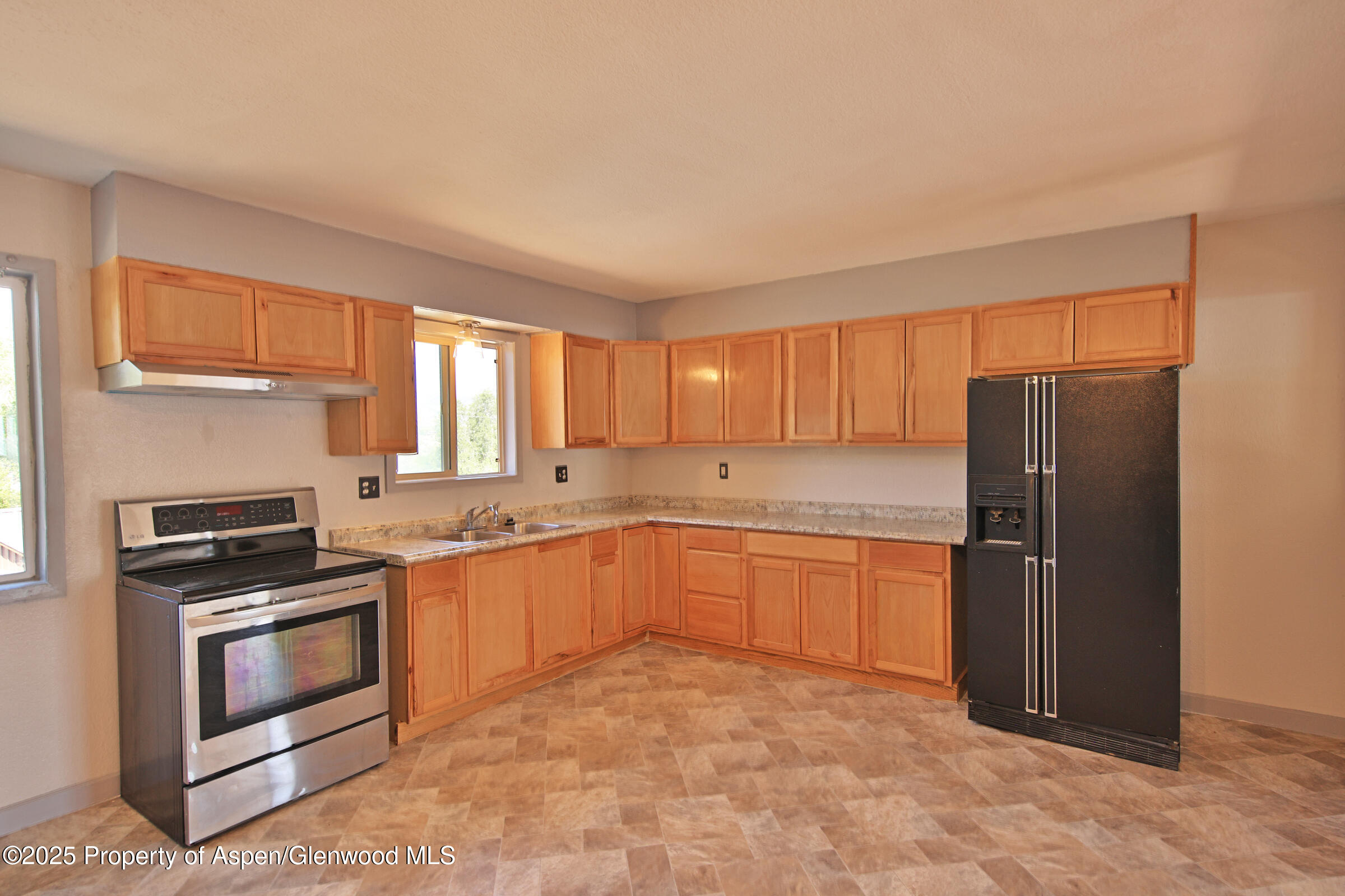 528 Oakbrush Circle, 2 Property Photo 8