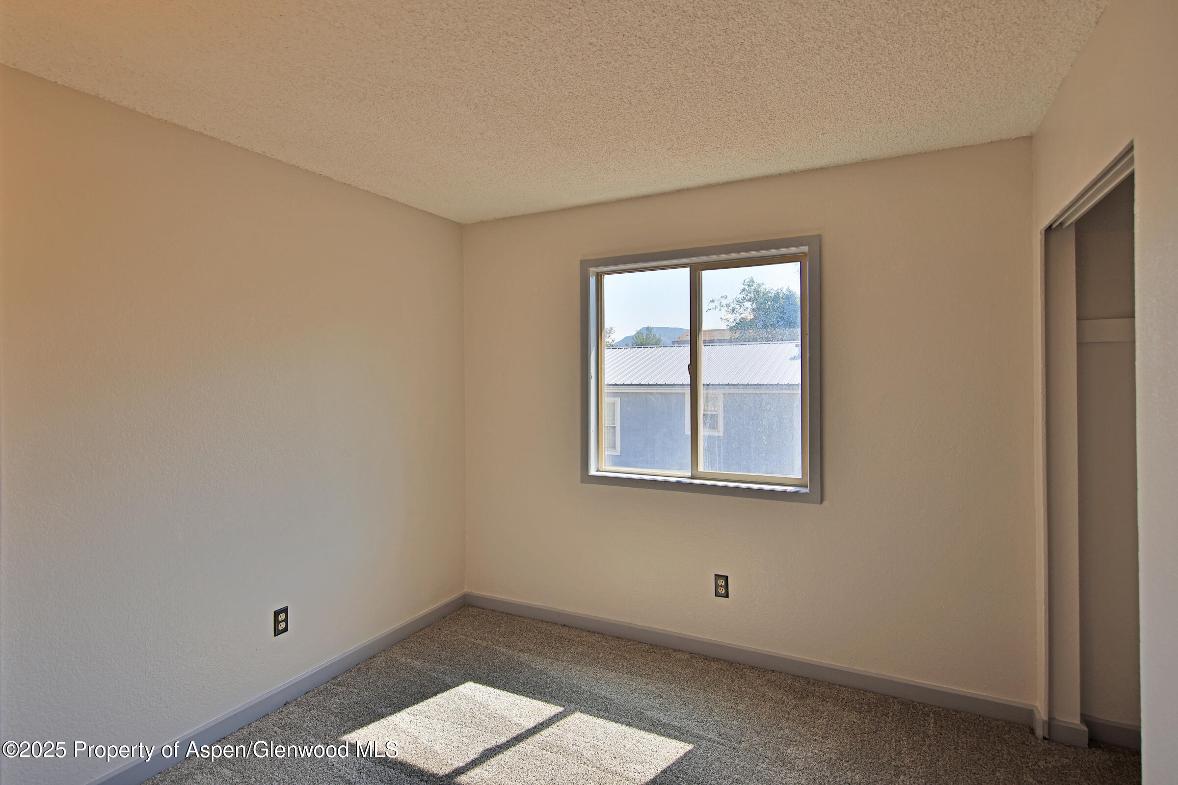 528 Oakbrush Circle, 2 Property Photo 10