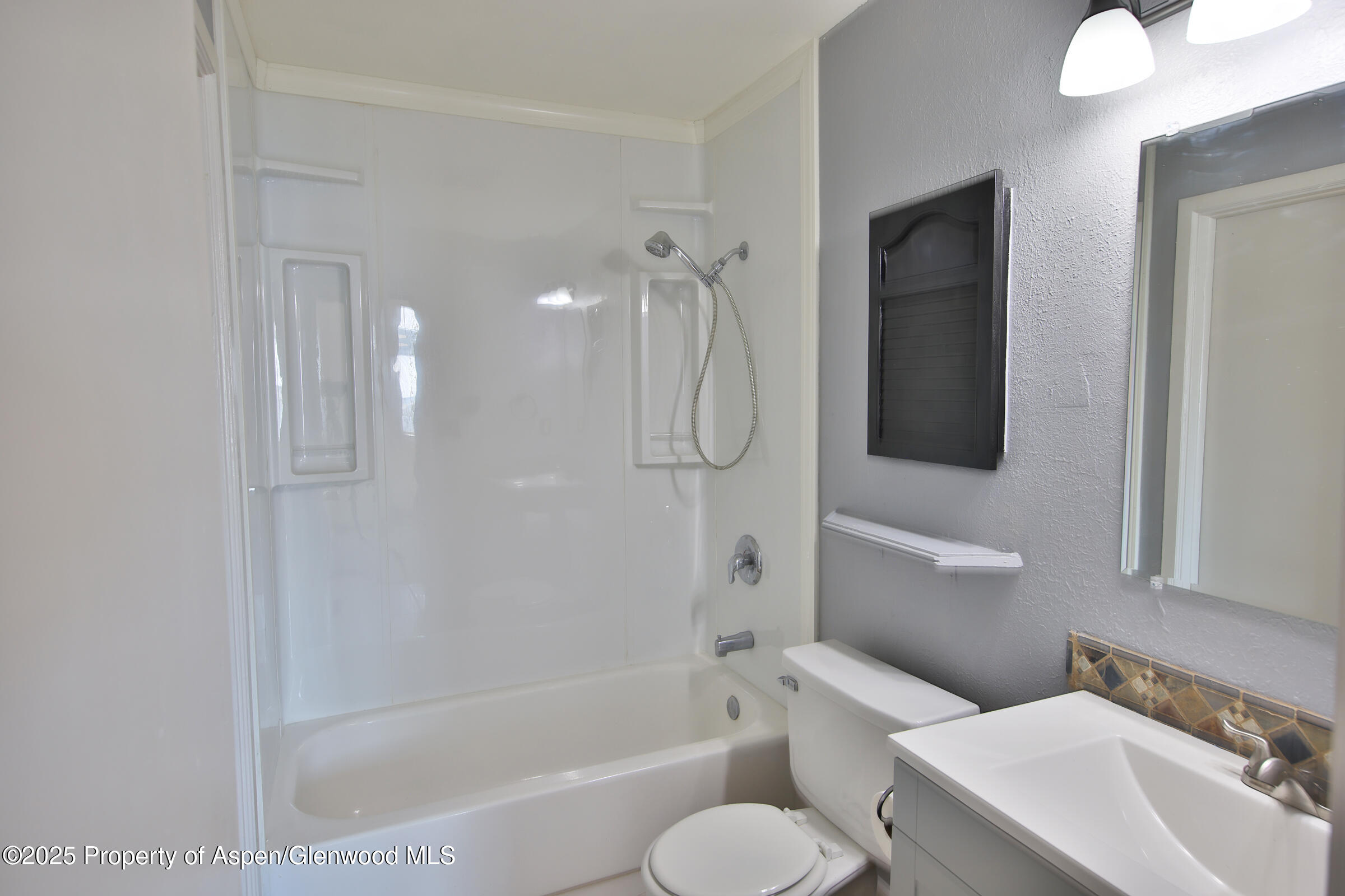 528 Oakbrush Circle, 2 Property Photo 11