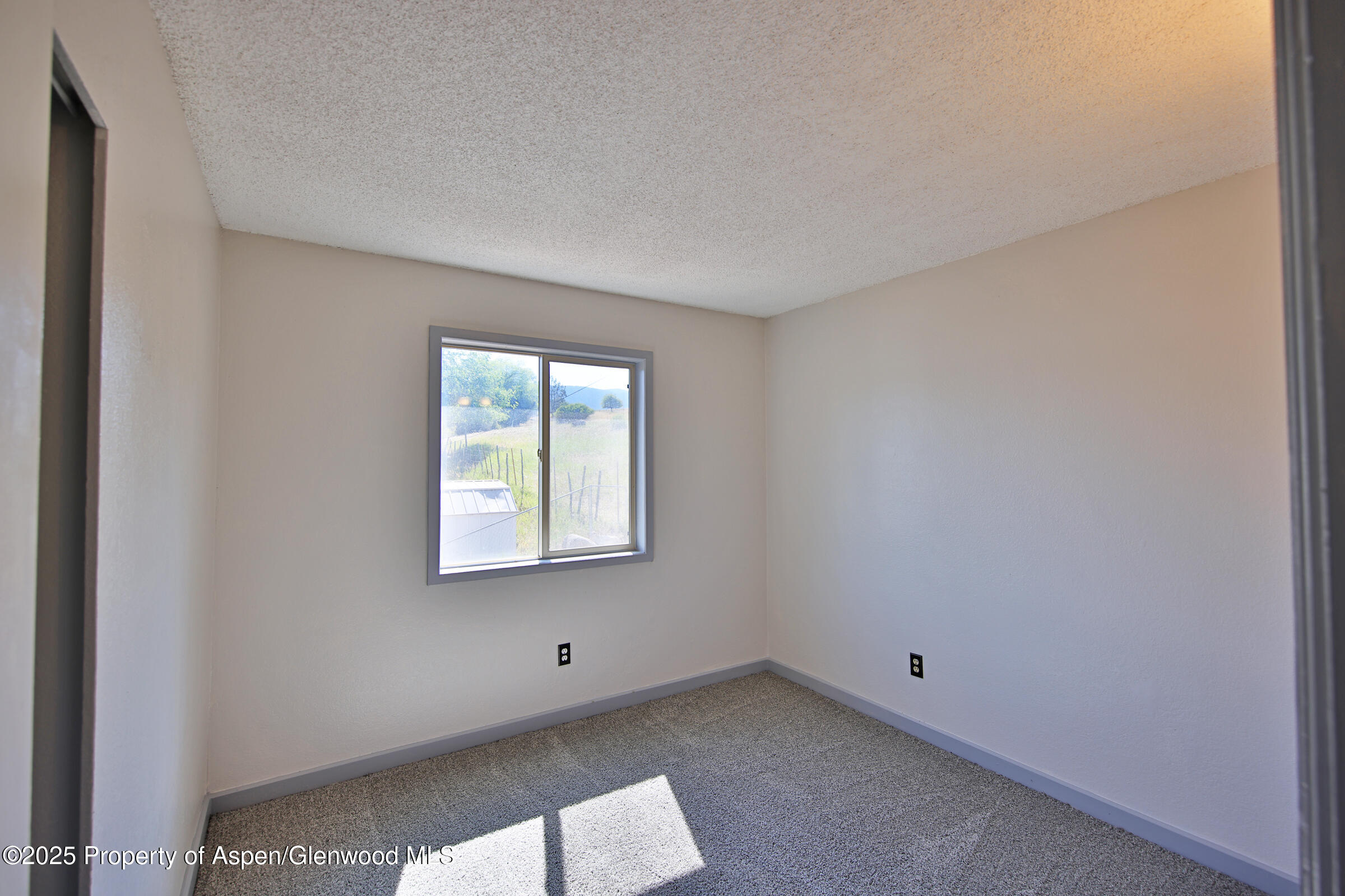 528 Oakbrush Circle, 2 Property Photo 12