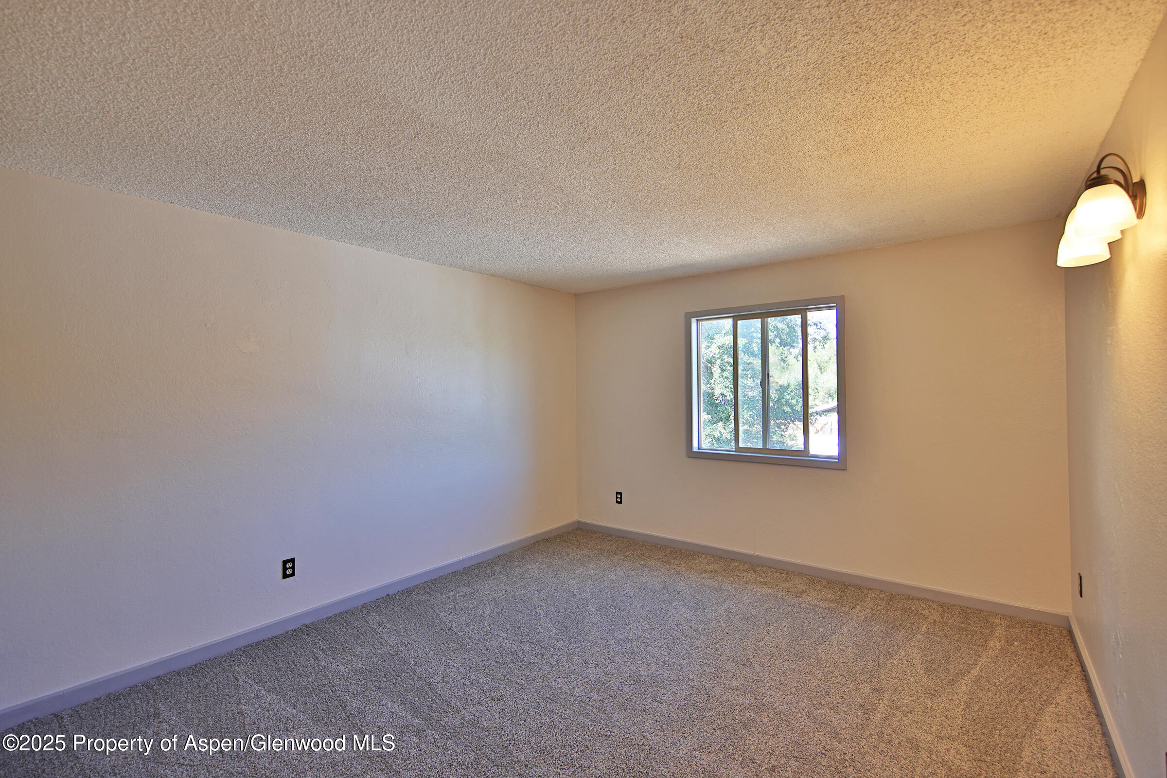 528 Oakbrush Circle, 2 Property Photo 13
