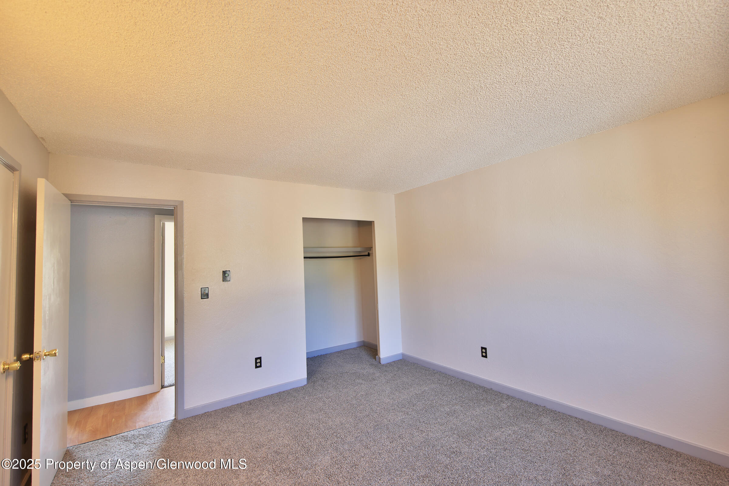 528 Oakbrush Circle, 2 Property Photo 14