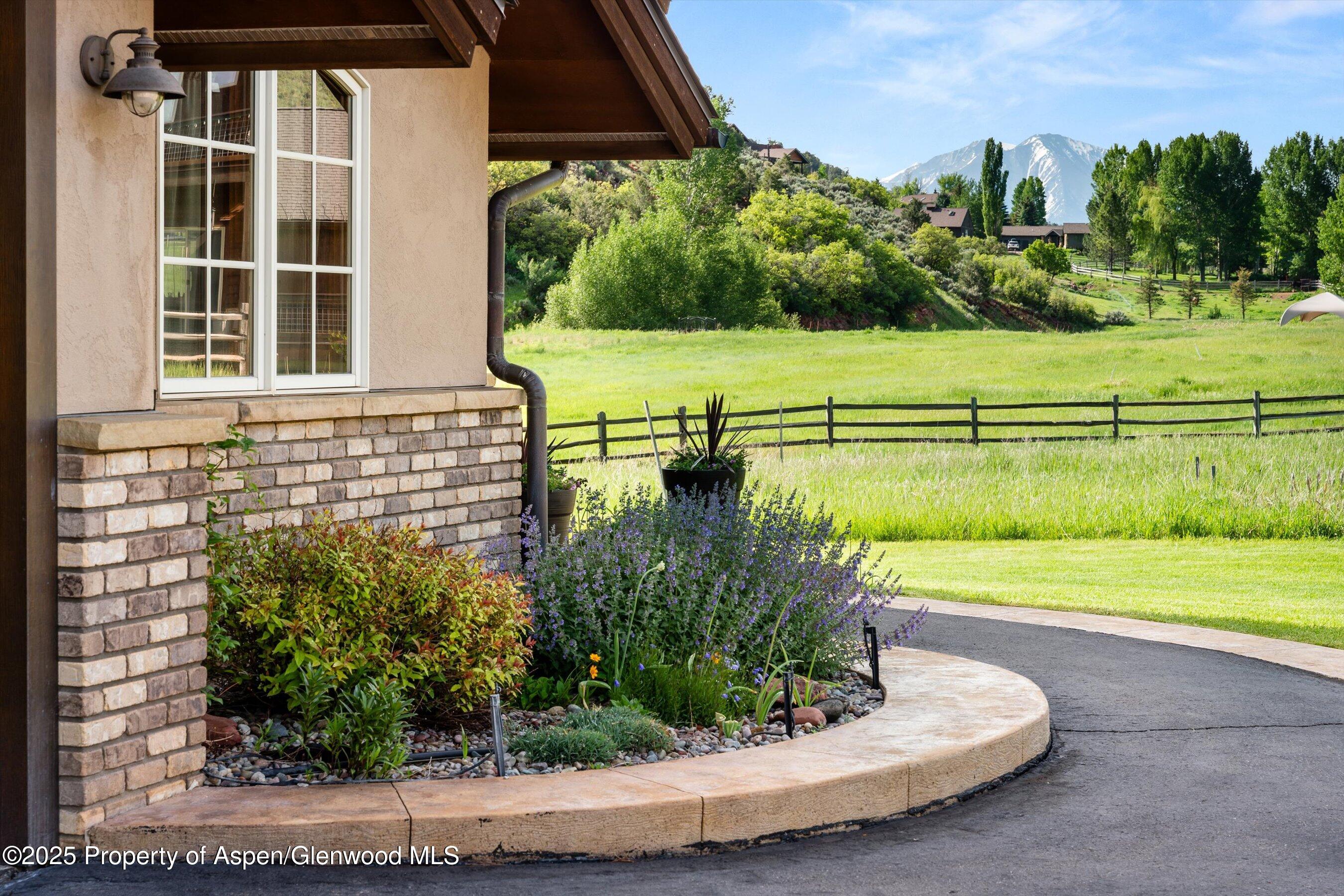 13 Laird Lane Property Photo 6