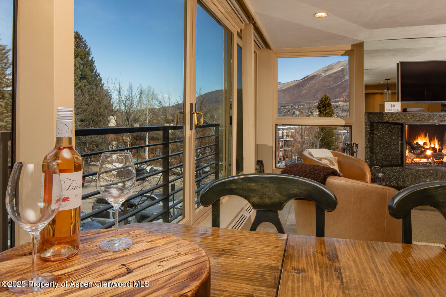 728 S Galena Street, 101-b Property Photo 3