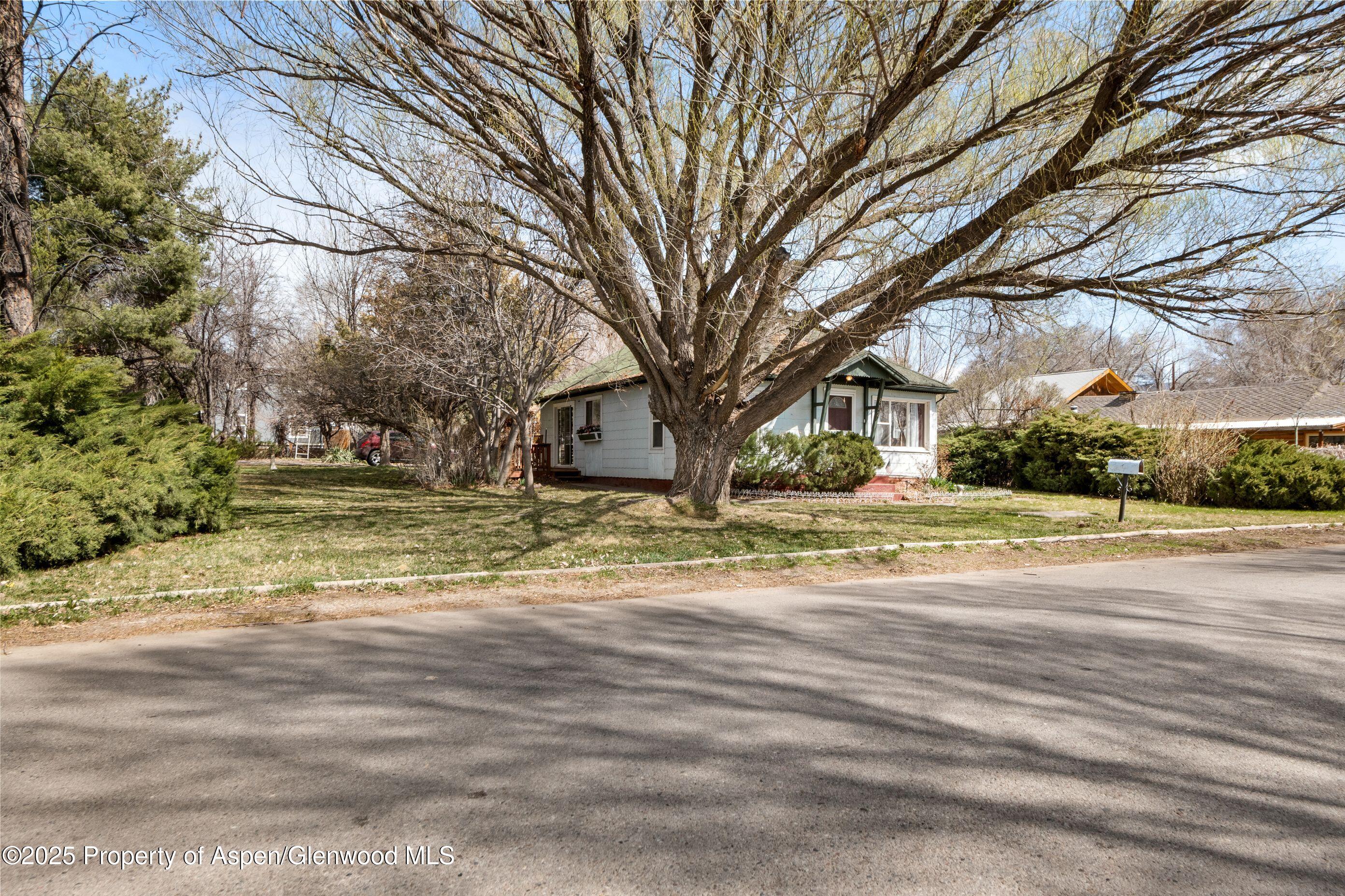 812 Home Avenue Property Photo 1