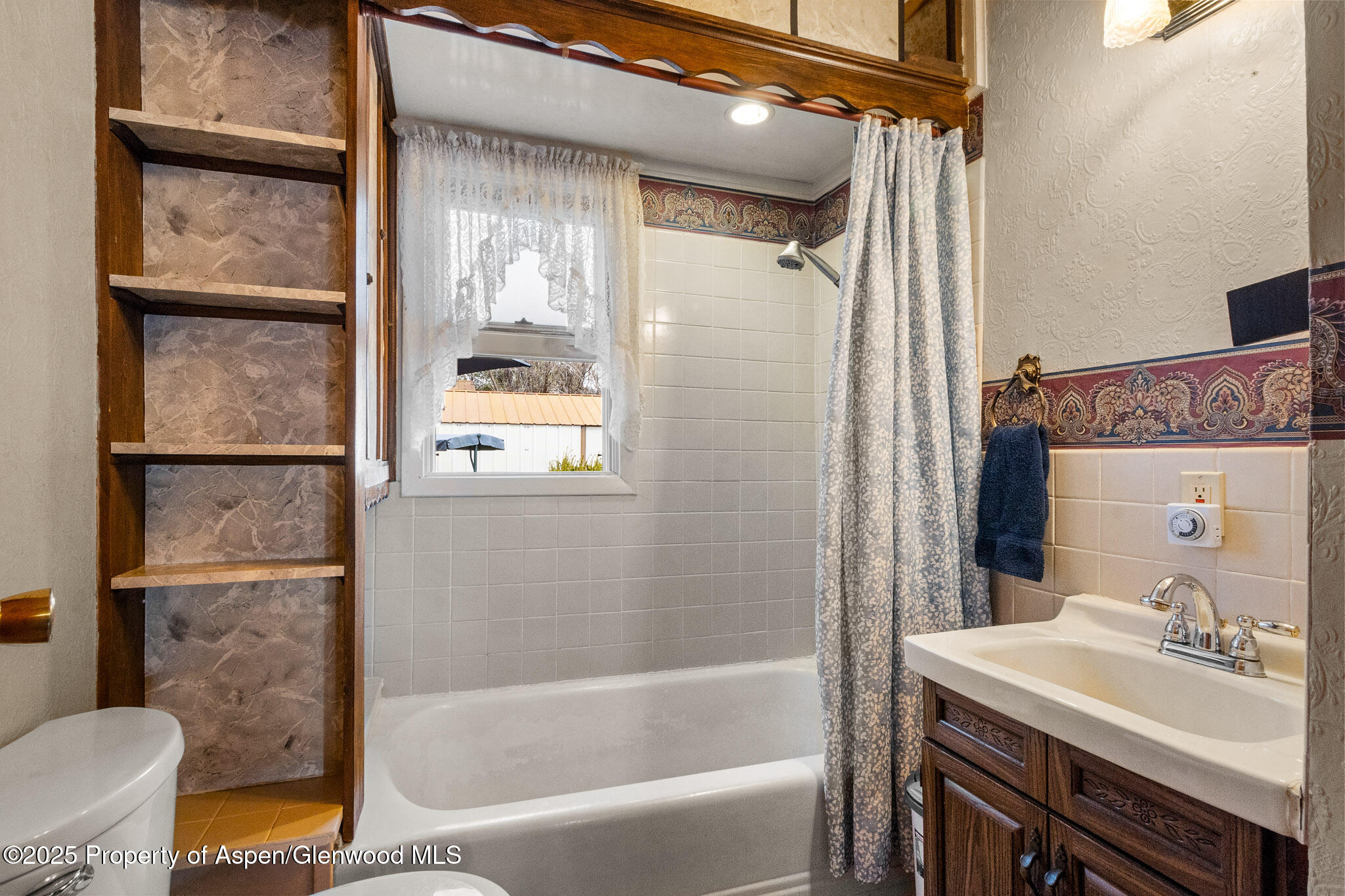 812 Home Avenue Property Photo 8