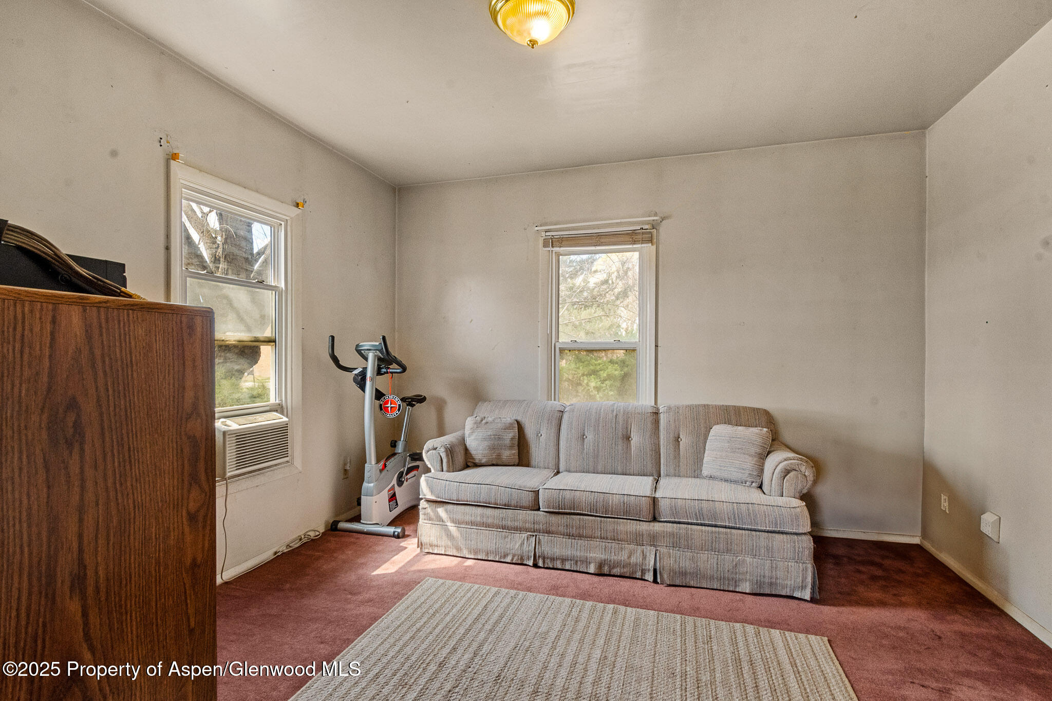 812 Home Avenue Property Photo 9
