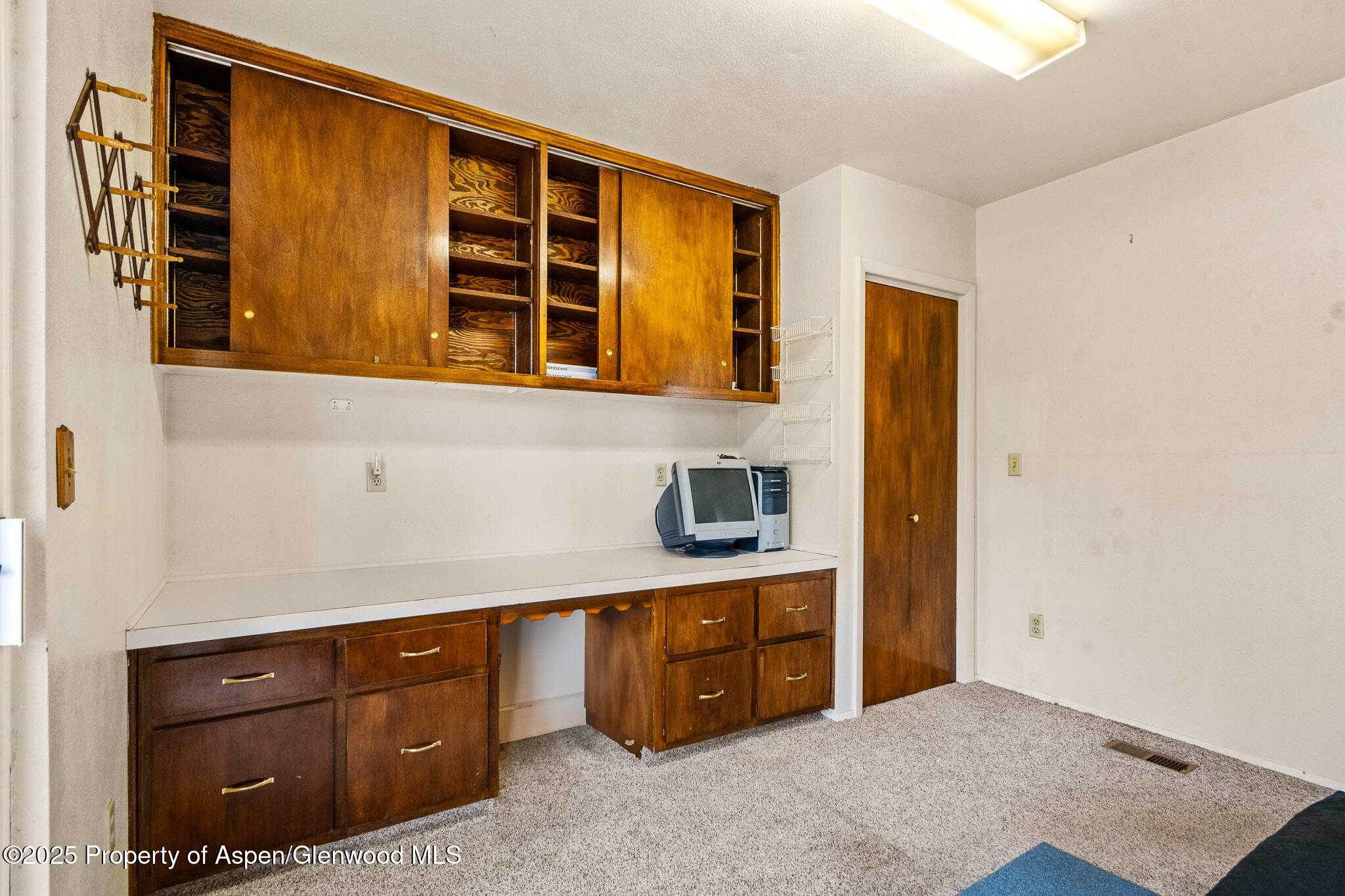 812 Home Avenue Property Photo 13