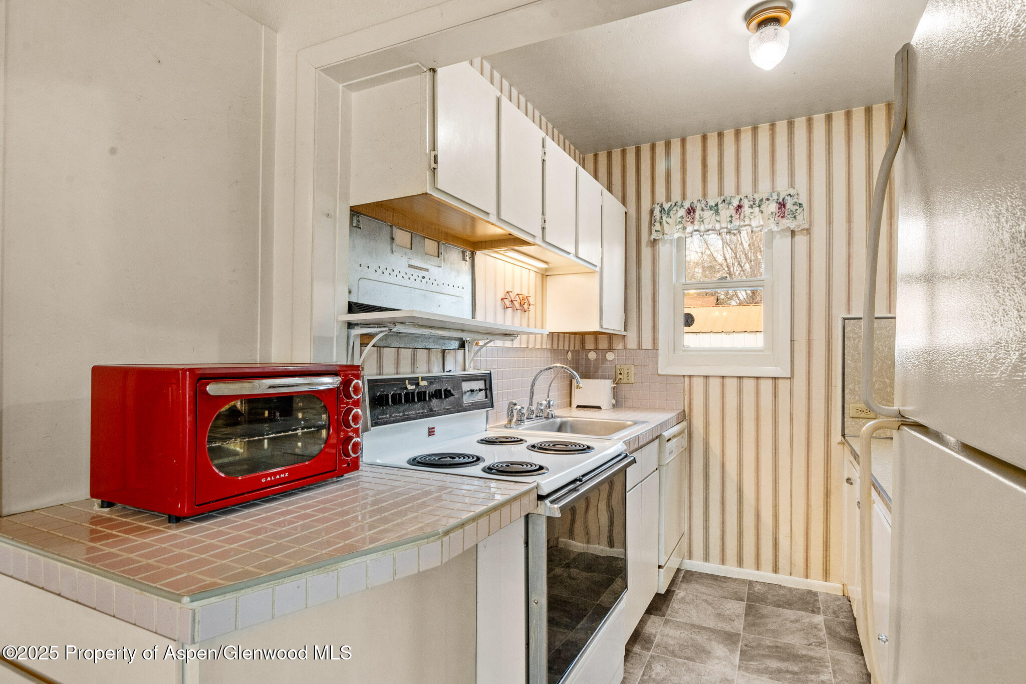 812 Home Avenue Property Photo 15