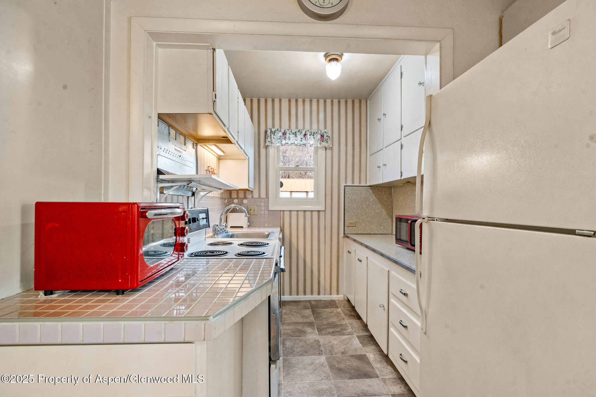 812 Home Avenue Property Photo 16