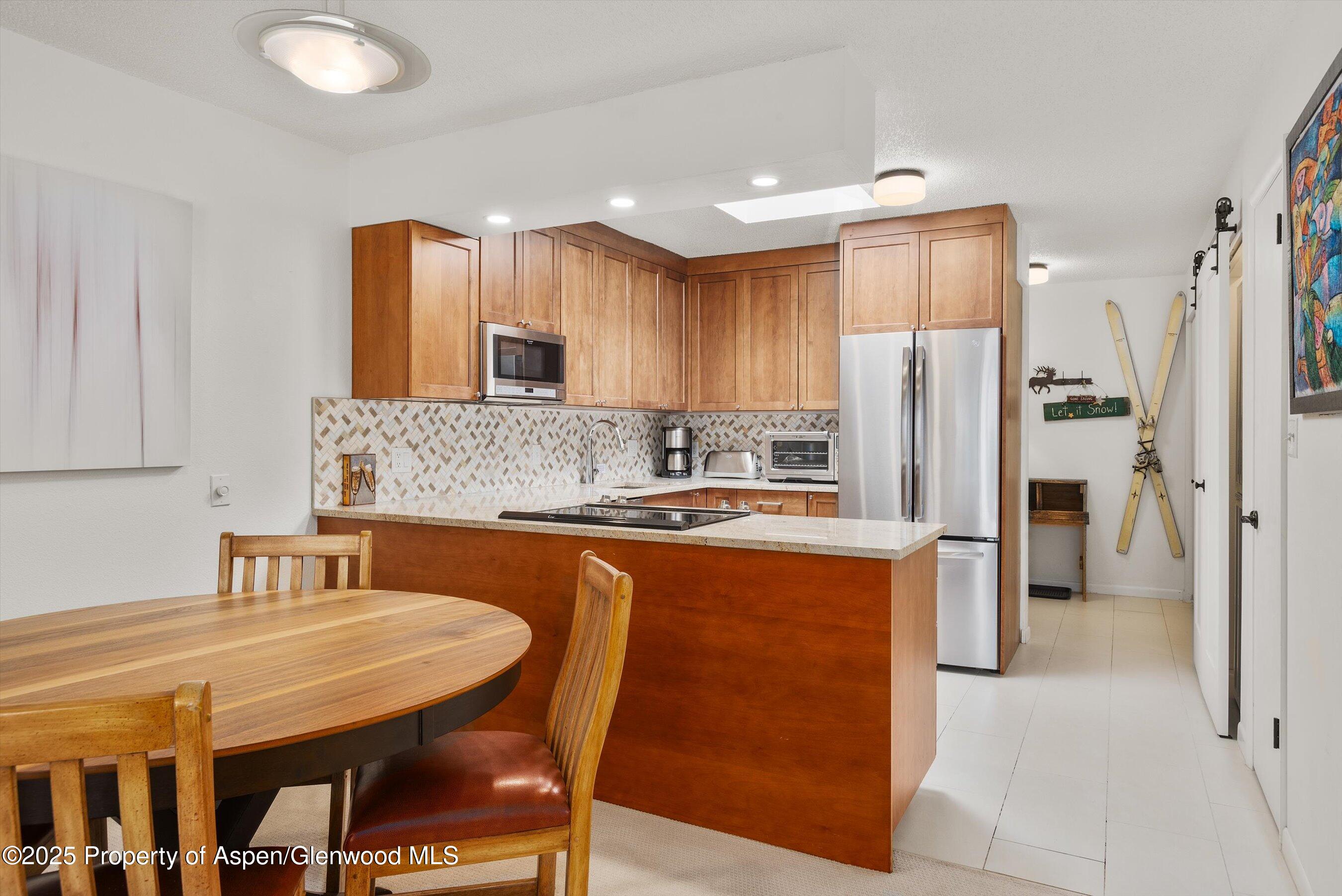 205 E Durant Avenue, 3e Property Photo 5