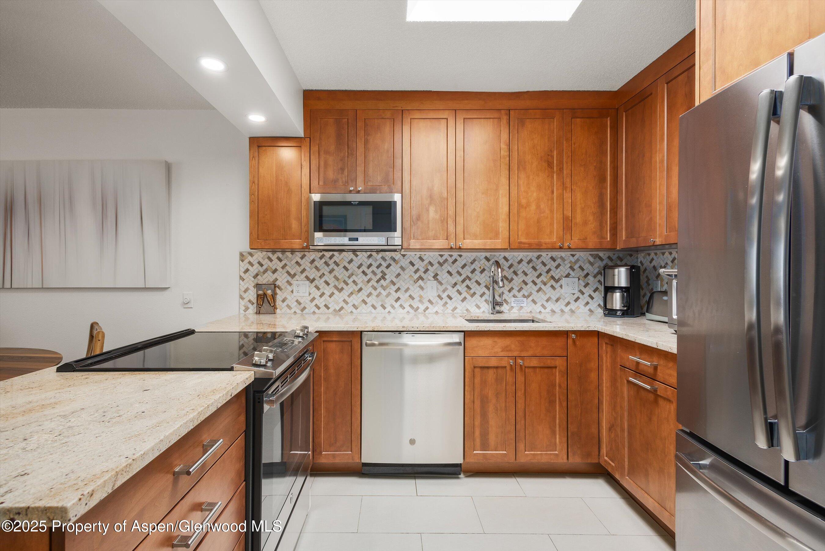 205 E Durant Avenue, 3e Property Photo 6