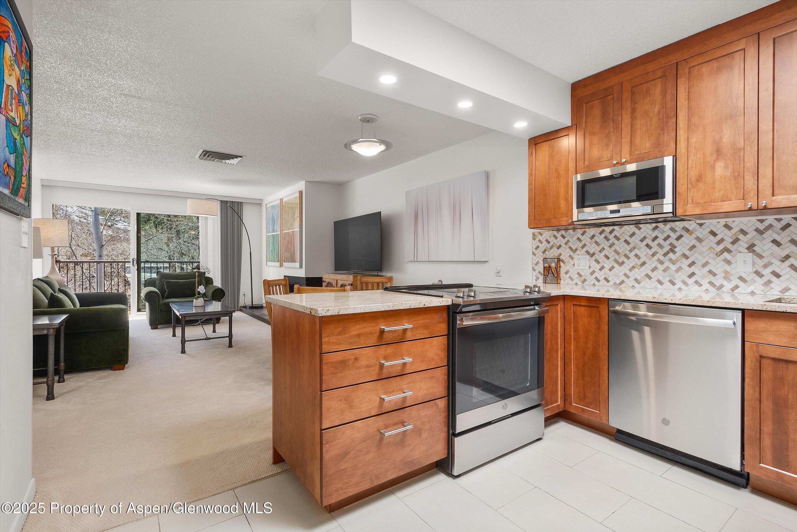 205 E Durant Avenue, 3e Property Photo 7