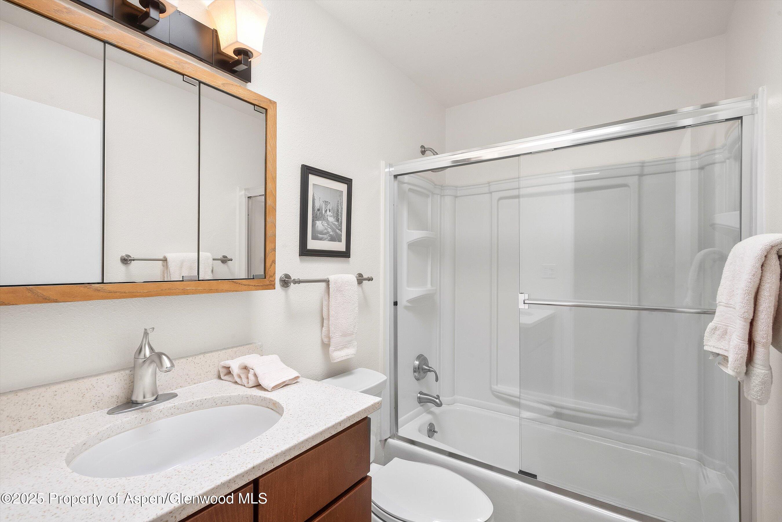 205 E Durant Avenue, 3e Property Photo 10