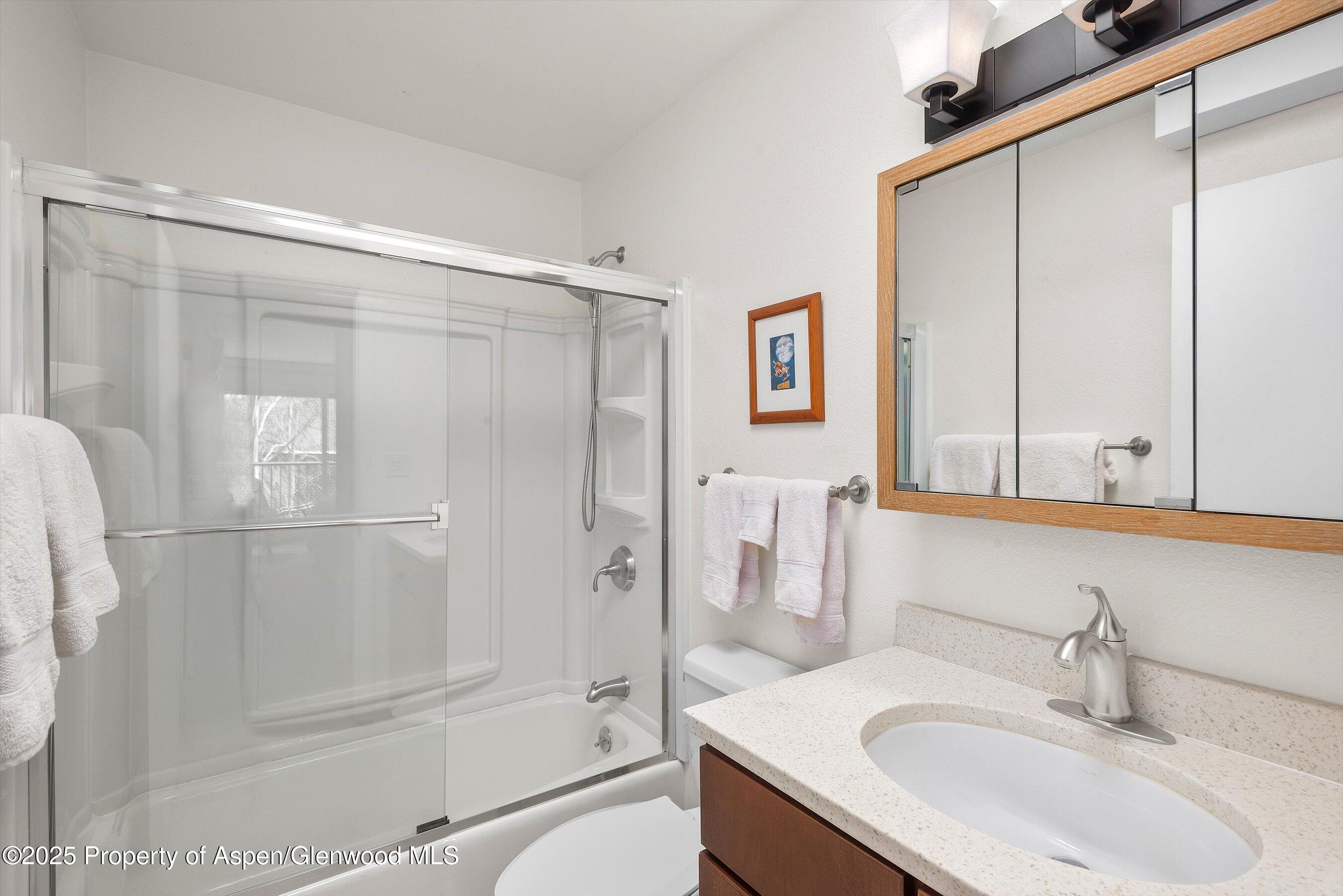 205 E Durant Avenue, 3e Property Photo 12