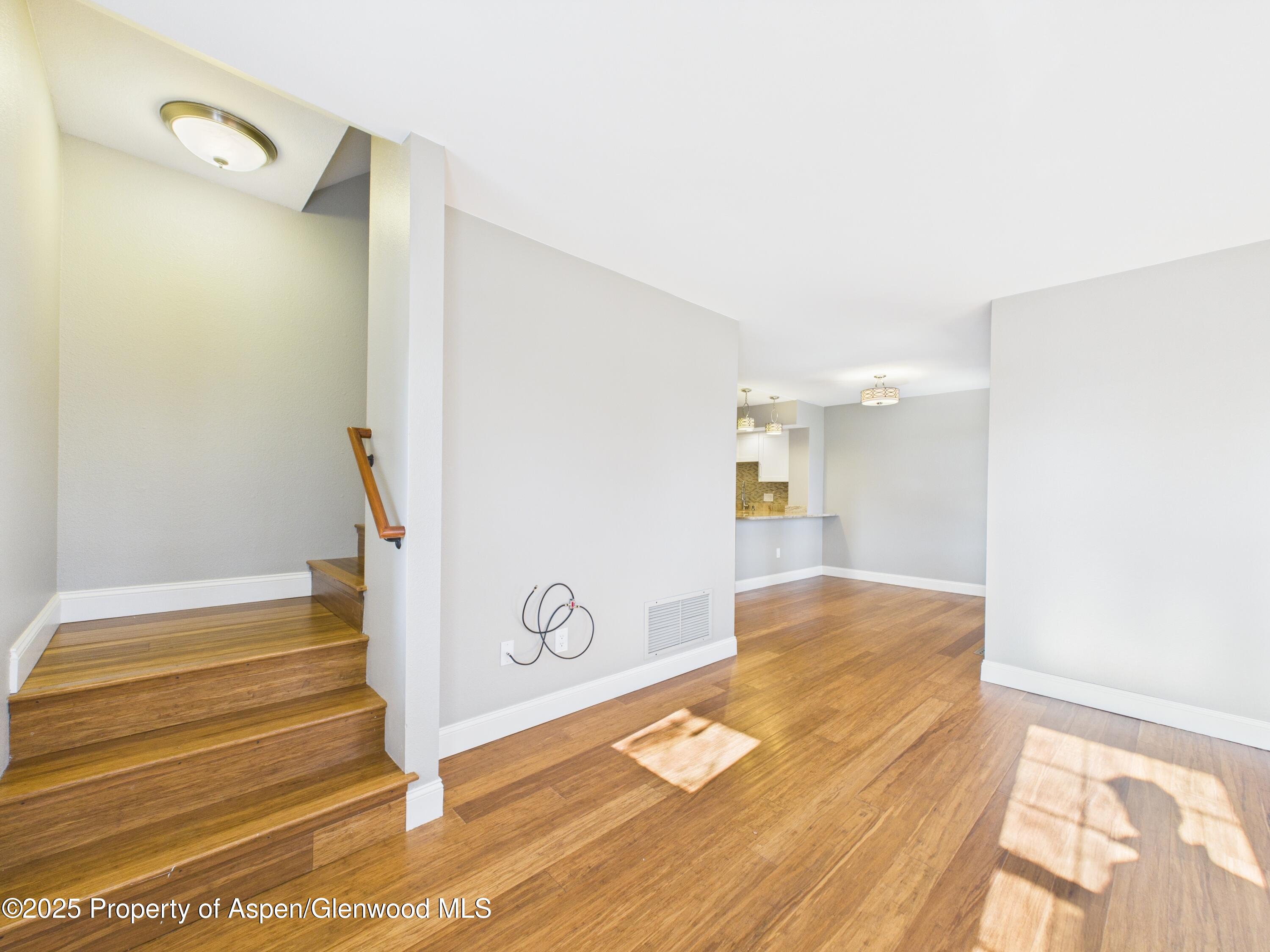 1127 Cara Ct Property Photo 4